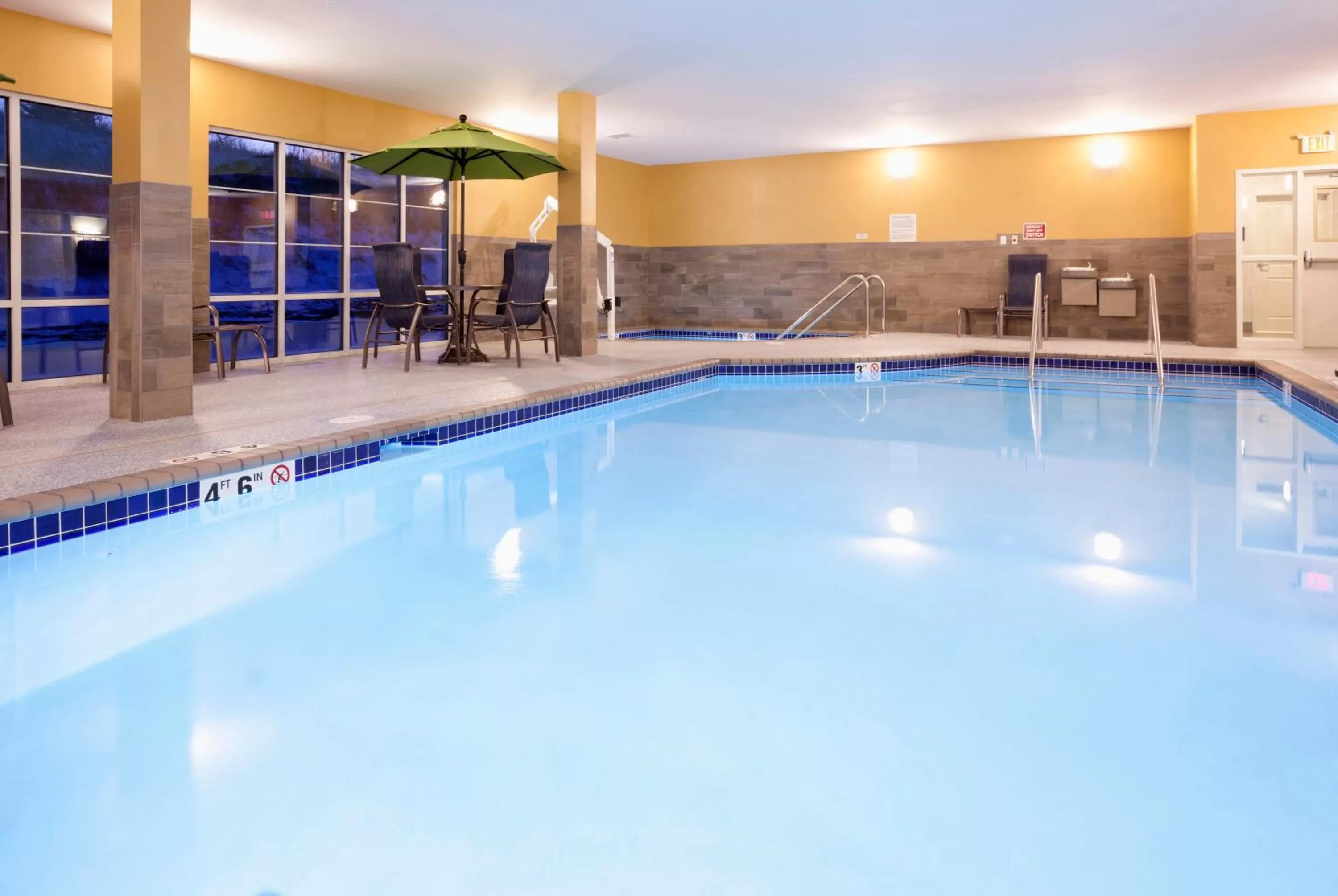 Hot Tub in GrandStay Hotel & Suites