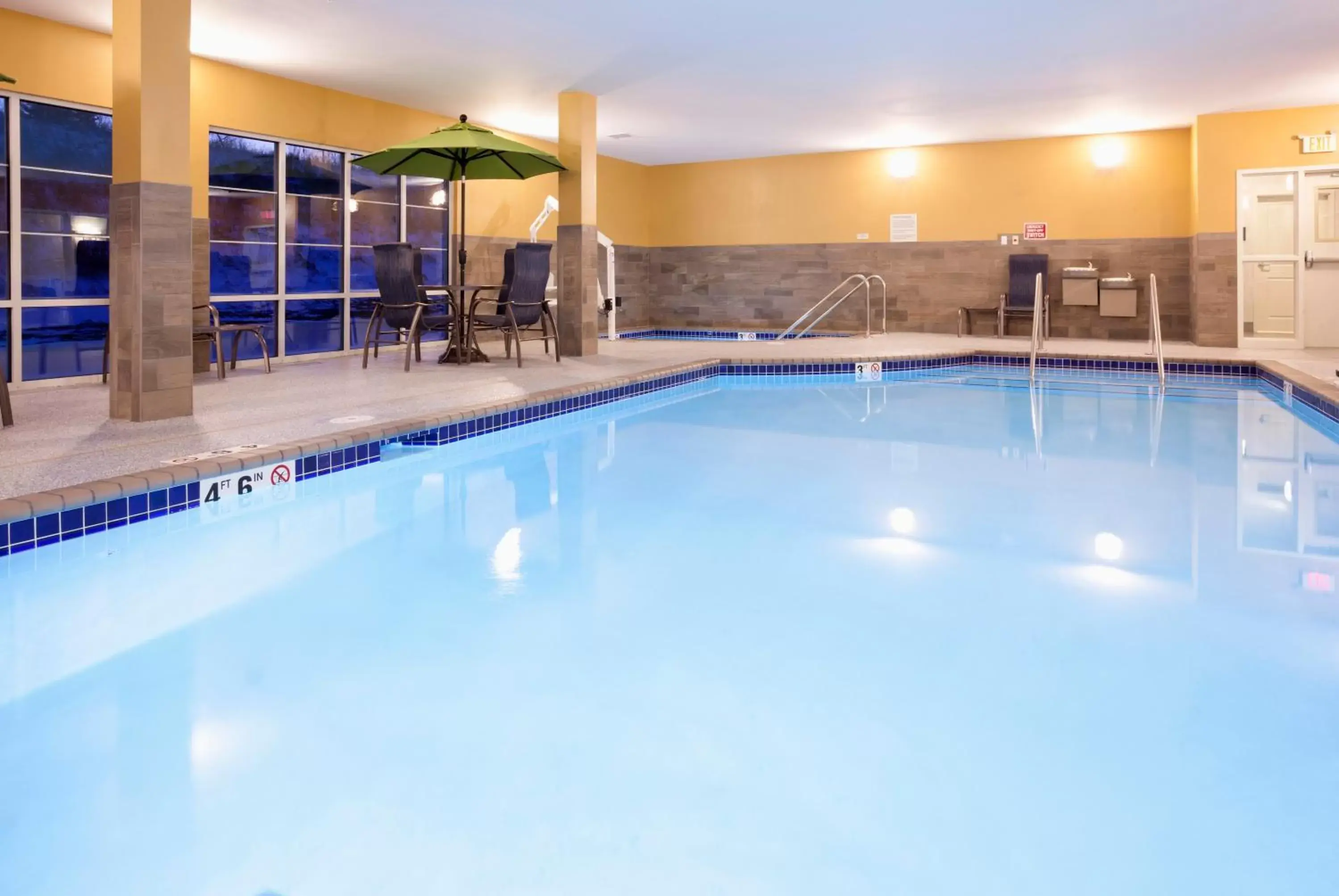 Swimming Pool in GrandStay Hotel & Suites