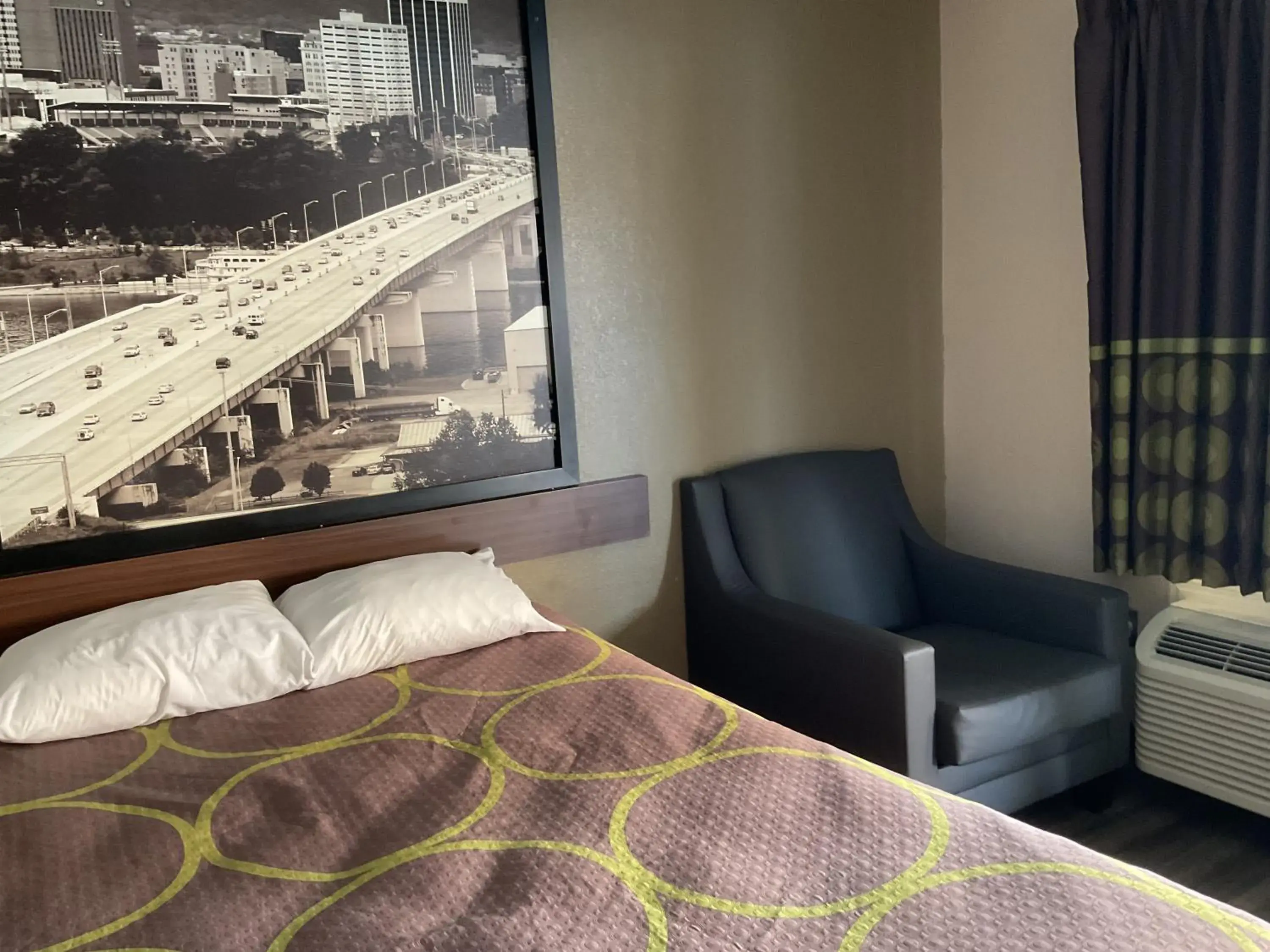 Bed in Super 8 by Wyndham Chattanooga/East Ridge Bed in Super 8 by Wyndham Chattanooga/East Ridge