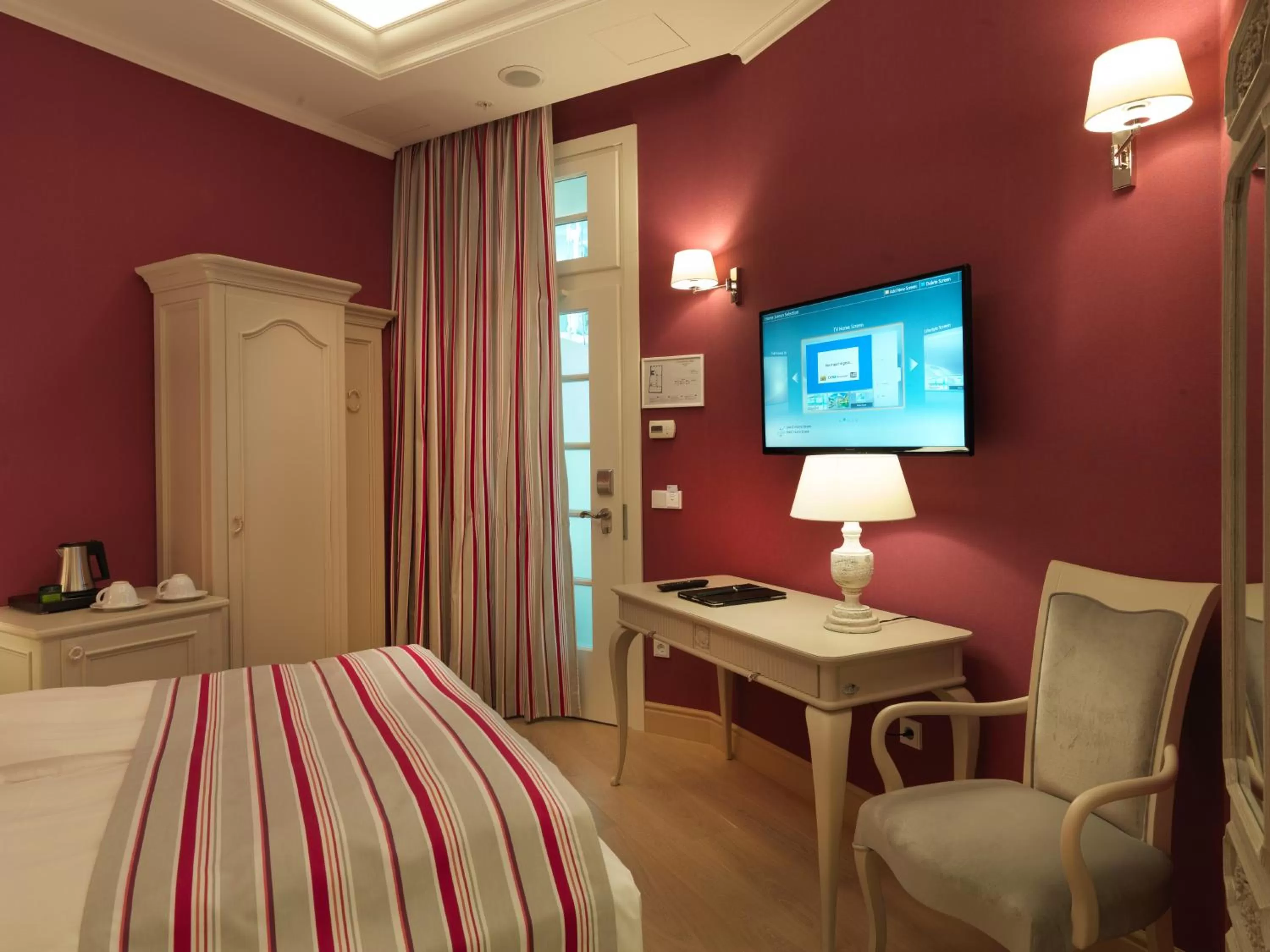 TV and multimedia, Bed in Relais Le Chevalier