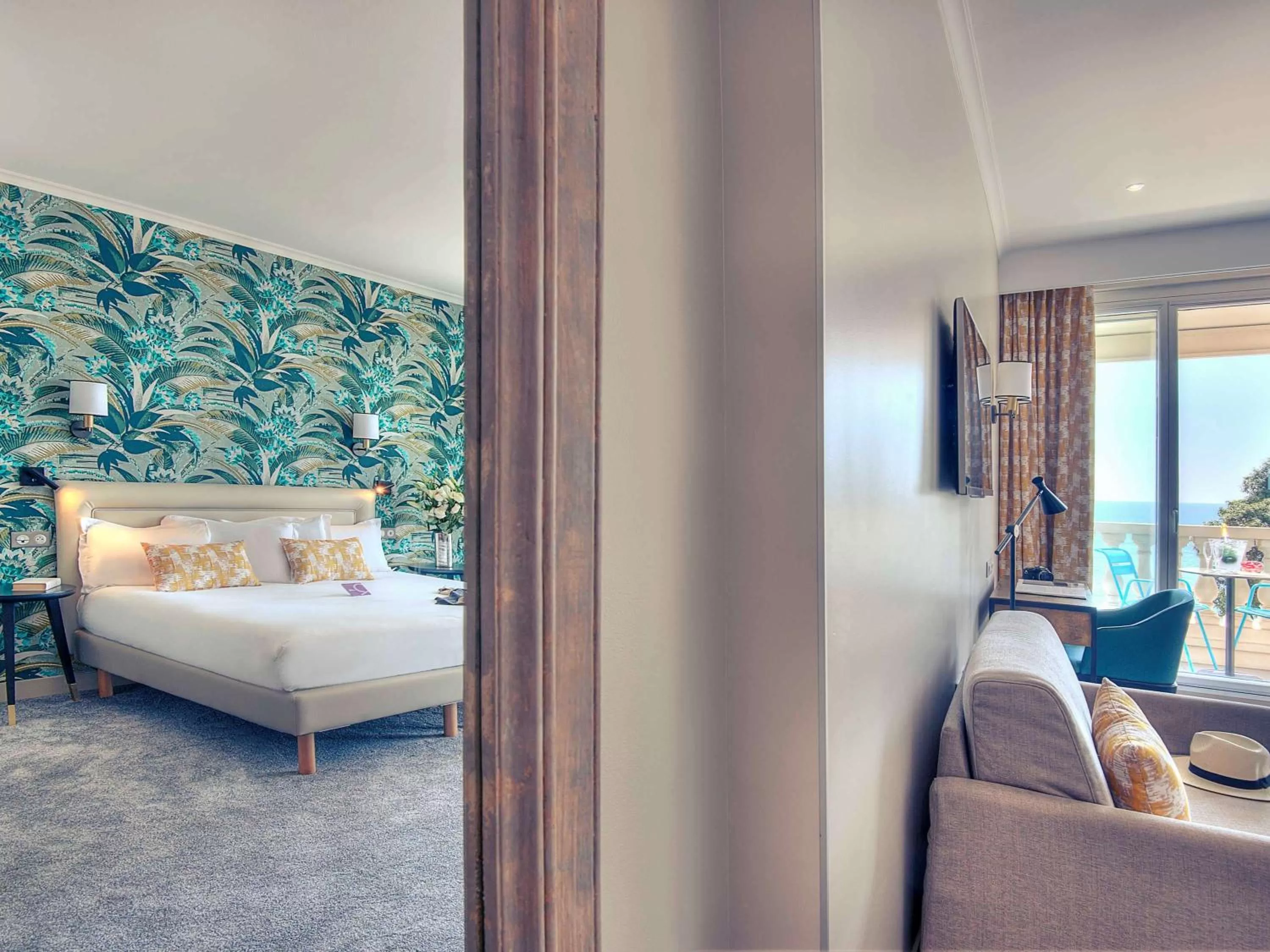 Balcony/Terrace, Bed in Mercure Nice Marché Aux Fleurs