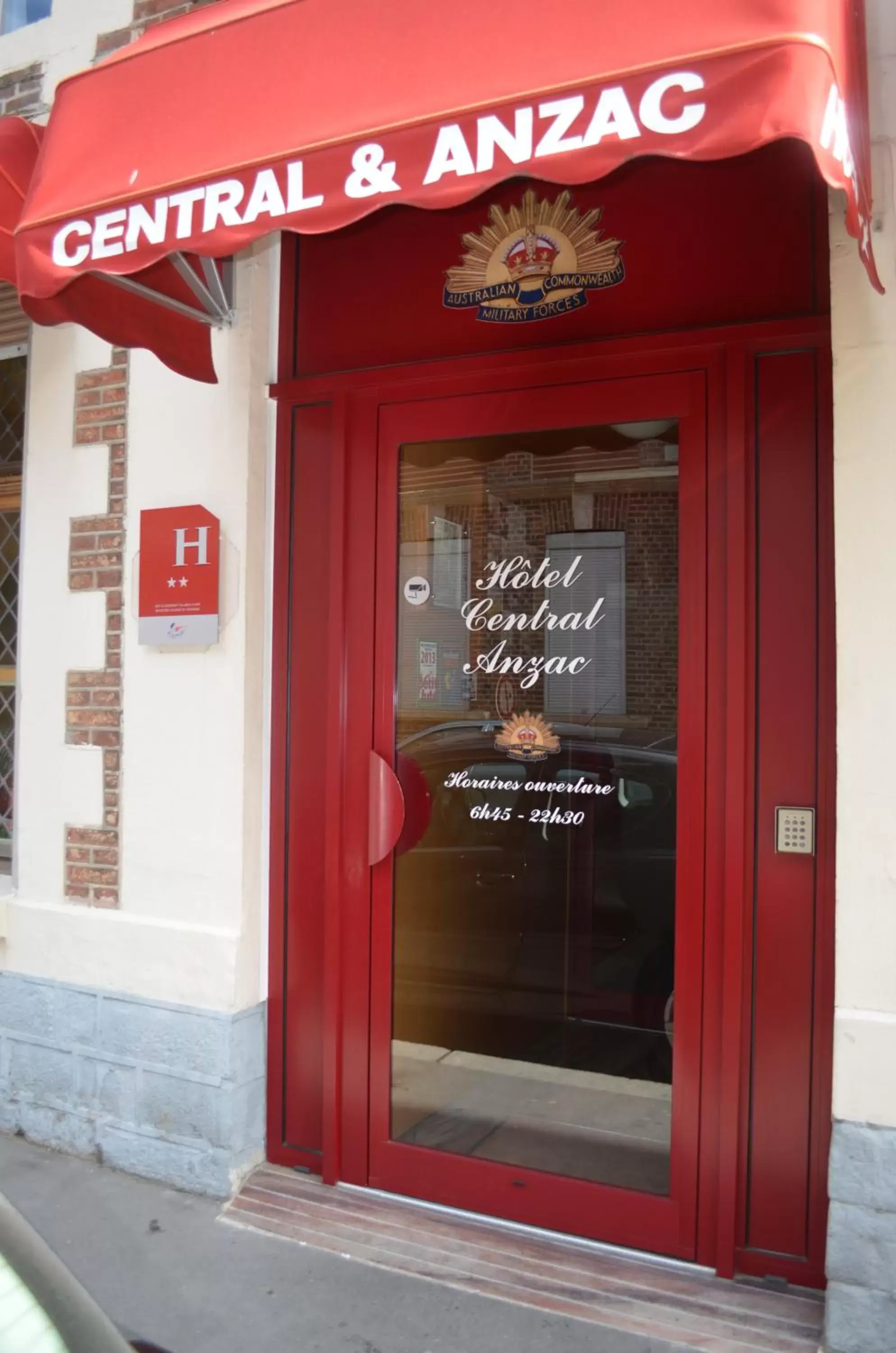 Facade/entrance in Hotel Central Anzac