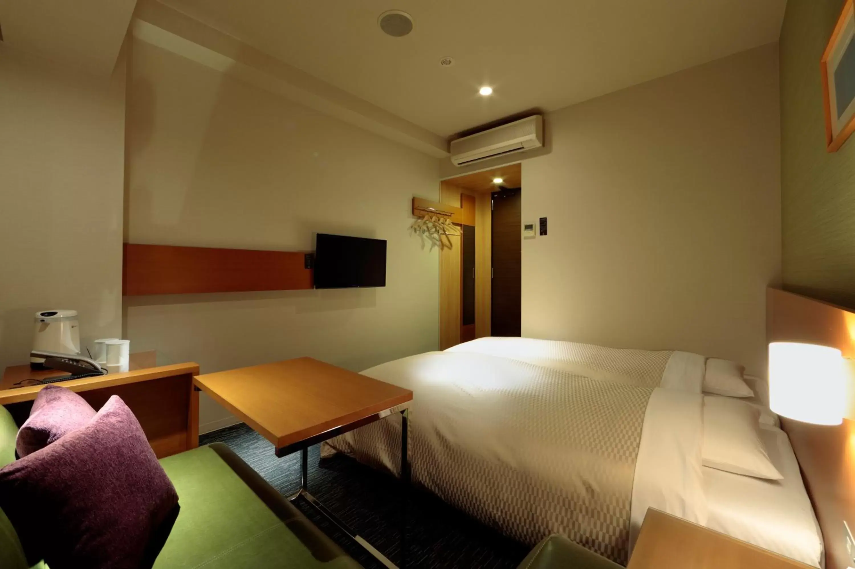 Bed in Candeo Hotels Fukuyama