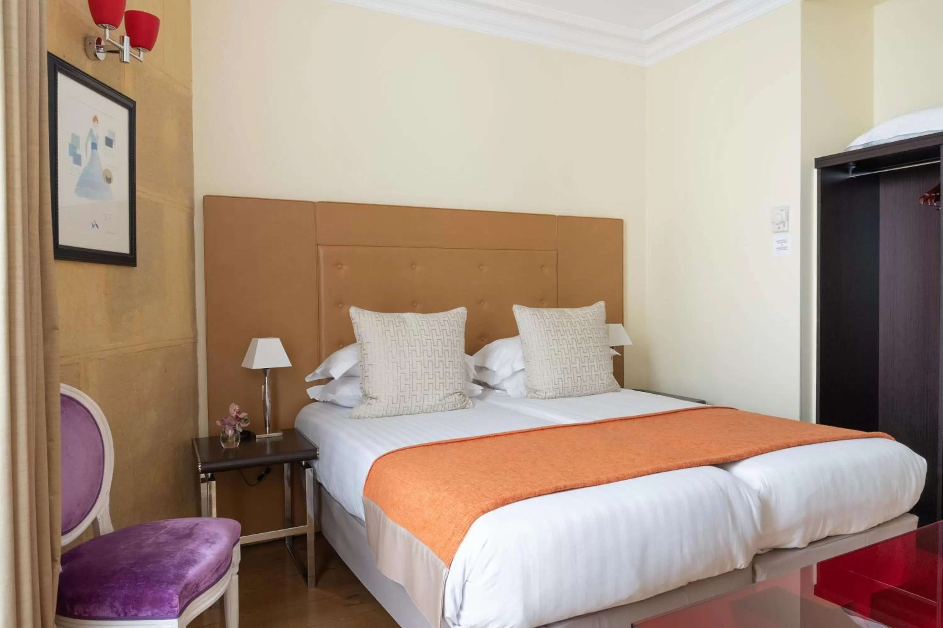 Bedroom, Bed in Le 123 Elysees - Astotel