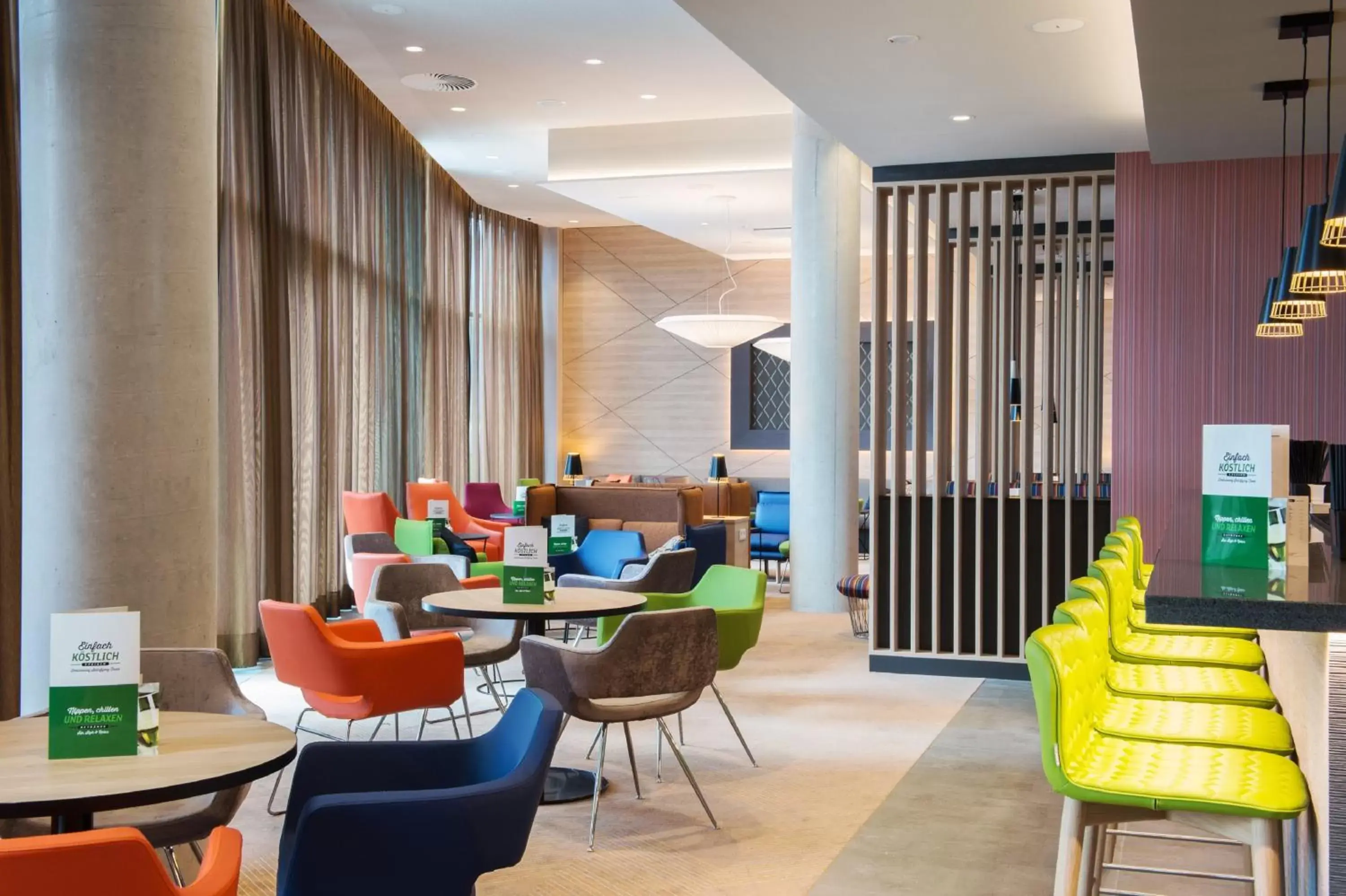 Lounge or bar in Holiday Inn Frankfurt Airport, an IHG Hotel