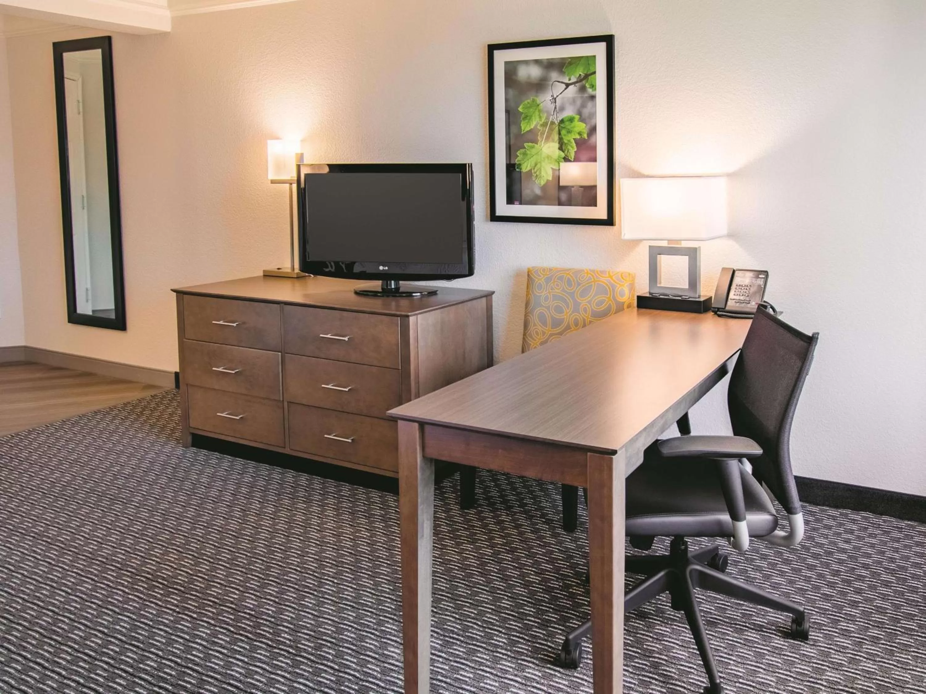 Photo of the whole room in La Quinta by Wyndham Fort Worth City View