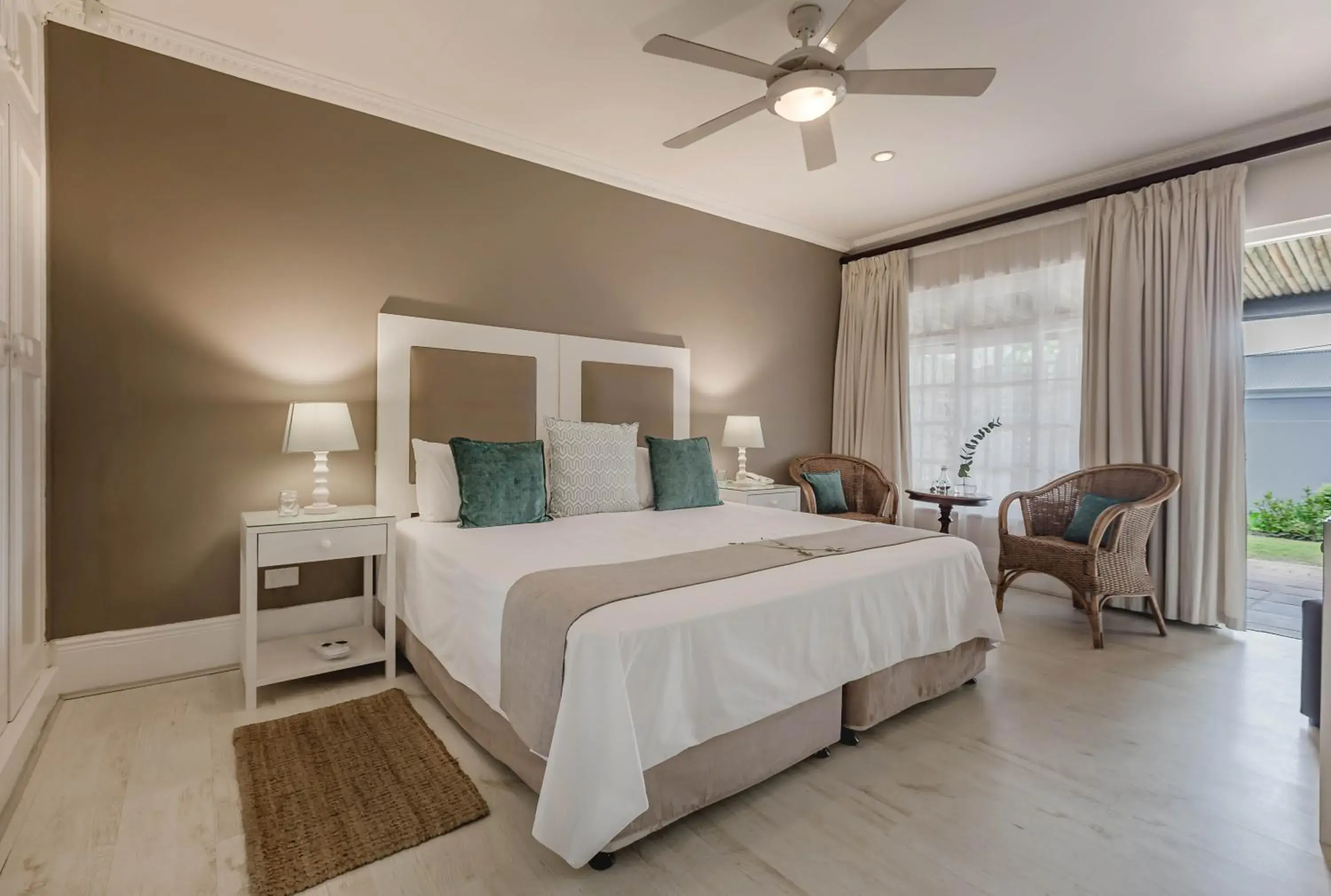 Bed in Robberg Beach Lodge - Lion Roars Hotels & Lodges