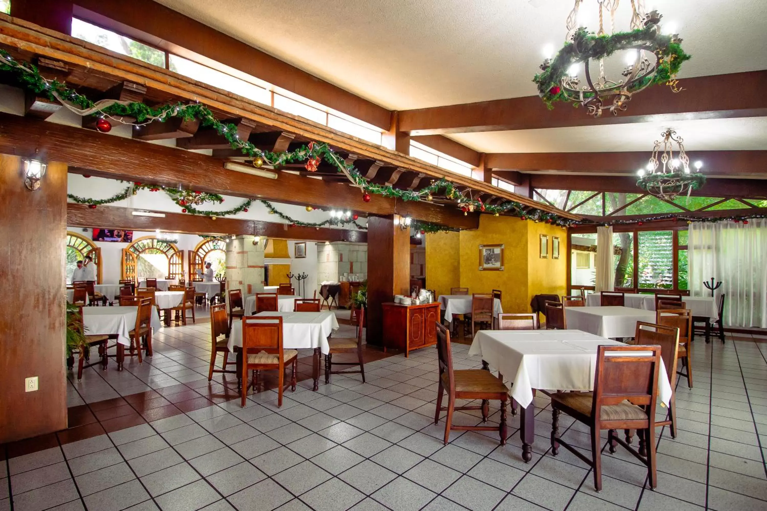 Restaurant/Places to Eat in Mision De Los Angeles