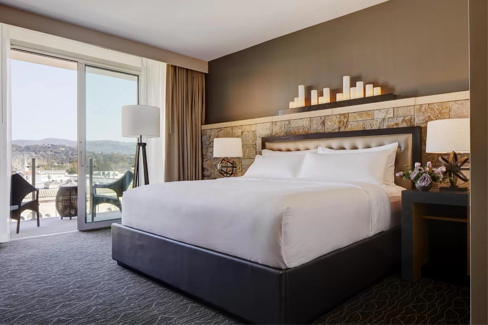 Deluxe King Balcony Guest Room in Archer Hotel Napa
