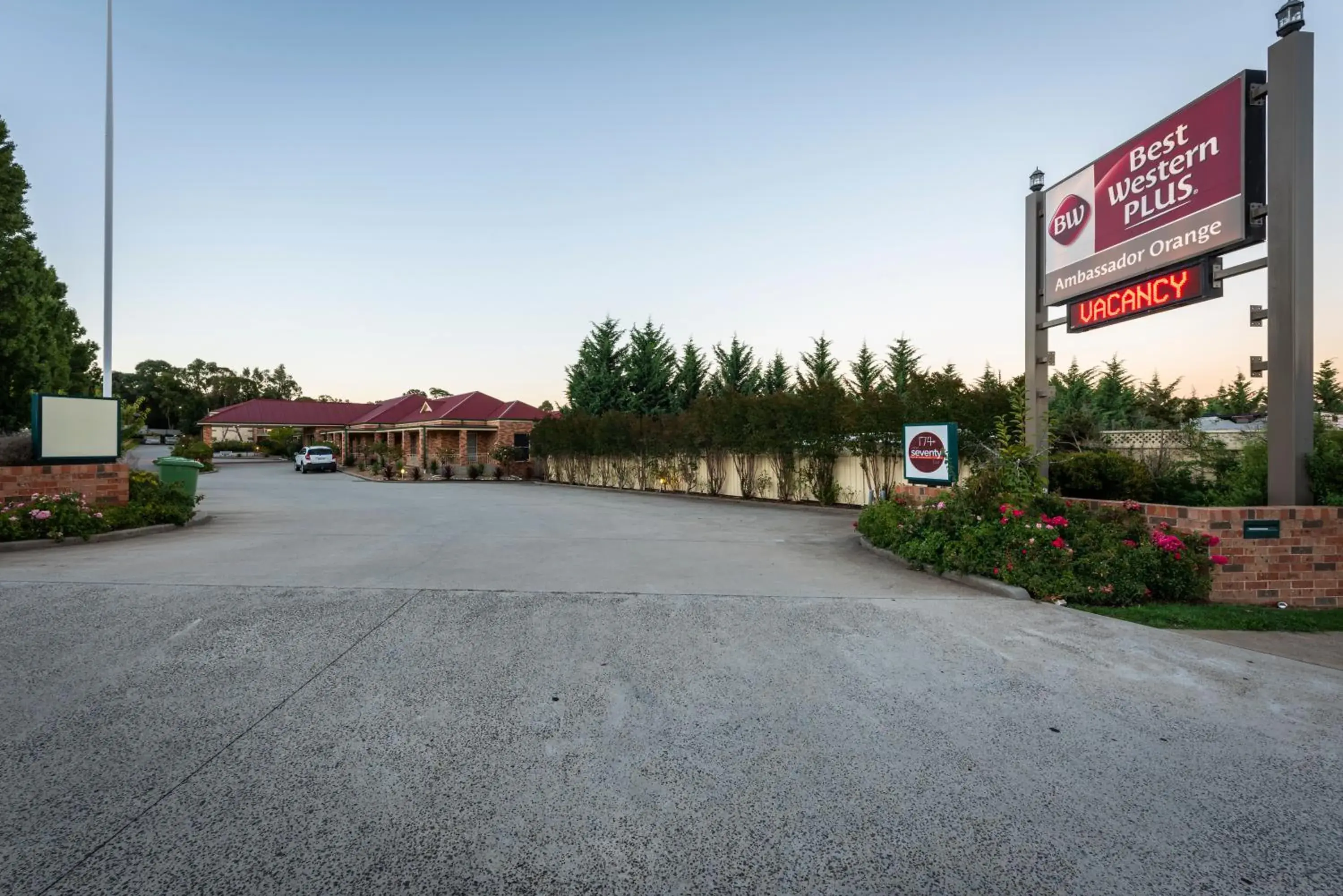 Facade/entrance in Best Western Plus Ambassador Orange Facade/entrance in Best Western Plus Ambassador Orange