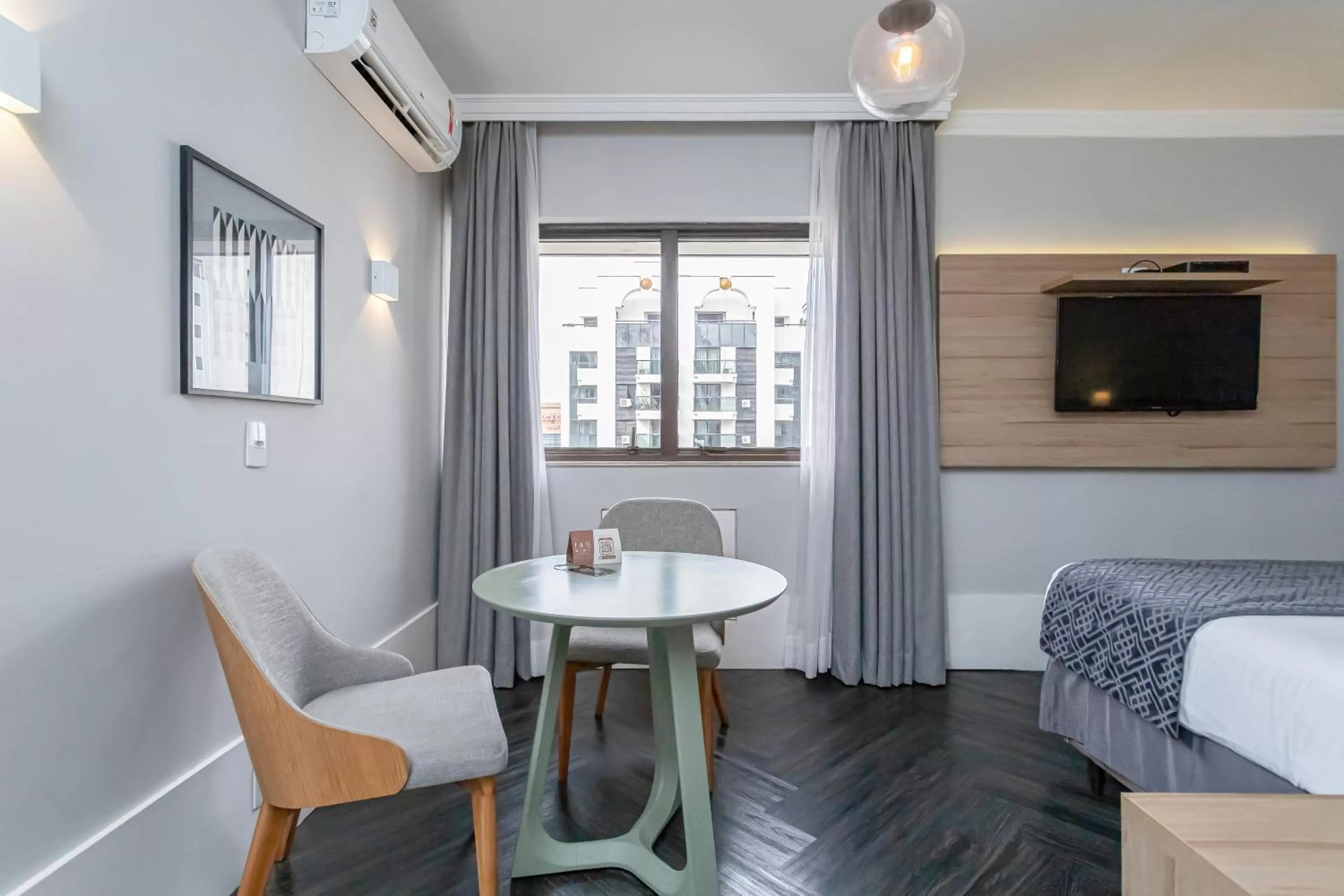 Seating area, Bed in H4 La Residence Paulista