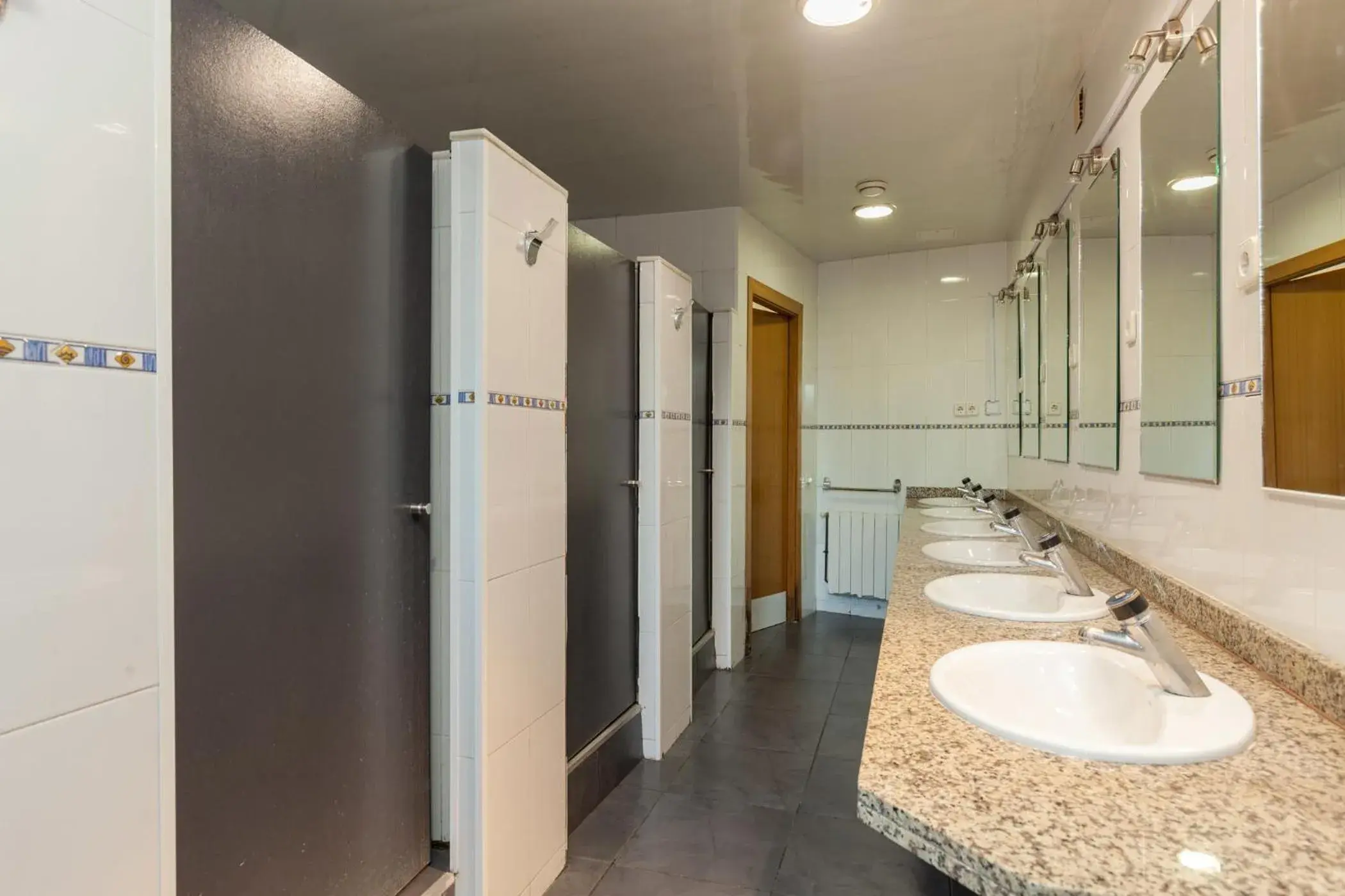 Shower, Bathroom in Mellow Hostel Barcelona