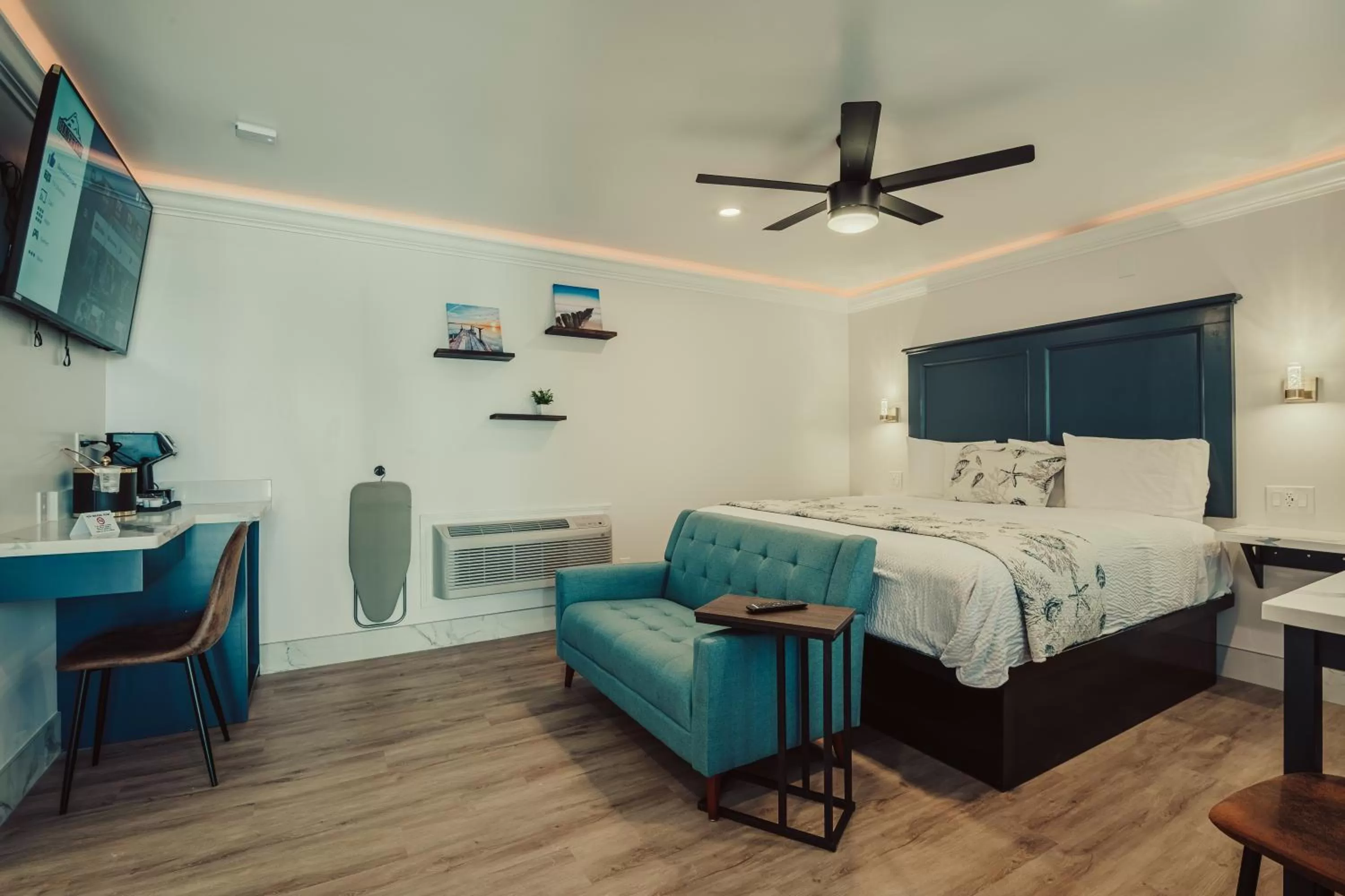 Bed in Blufftop Inn & Suites - Wharf/Restaurant District