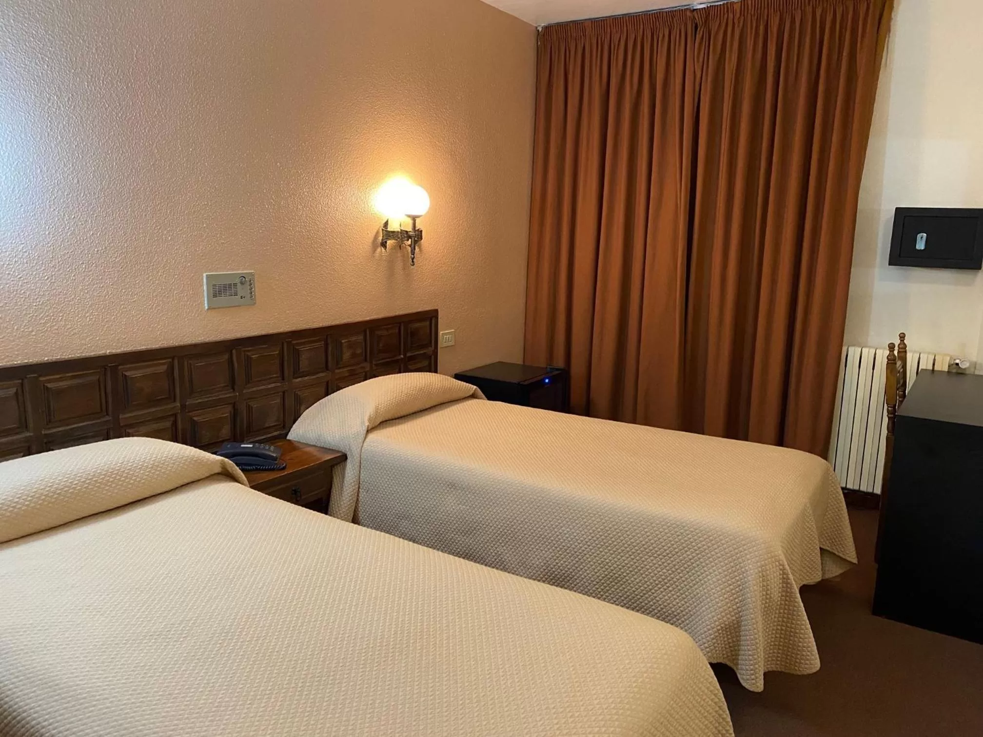 Standard Twin Room in Hotel Folch