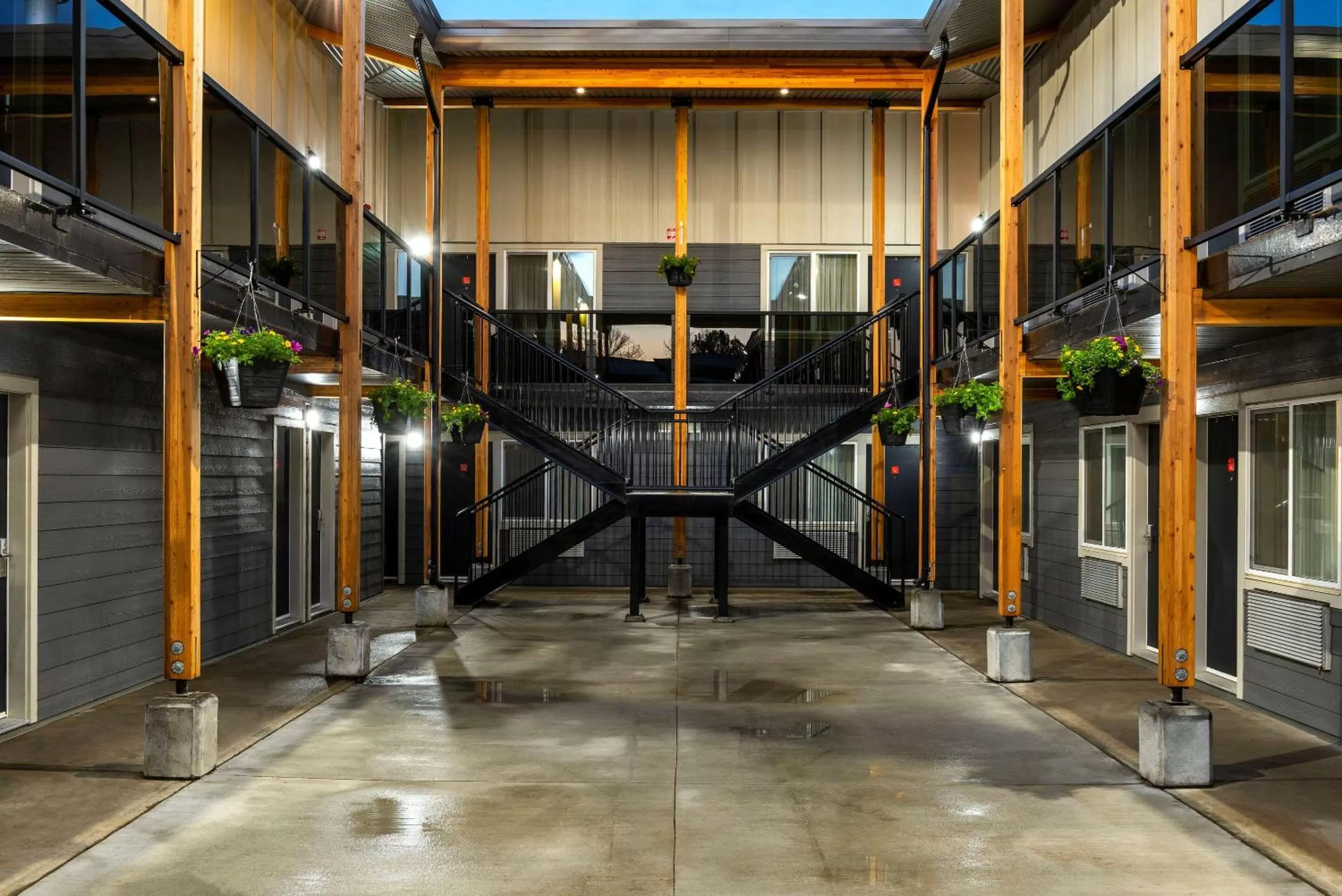 Property building in Econo Lodge