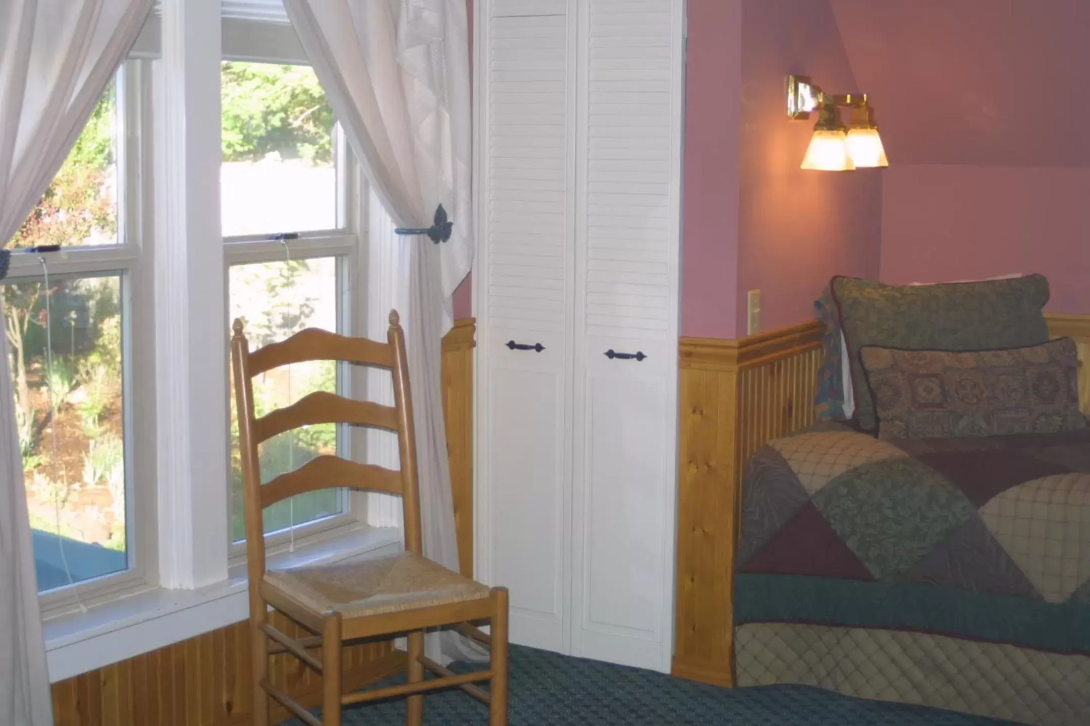 Seating Area in Arden Forest Inn