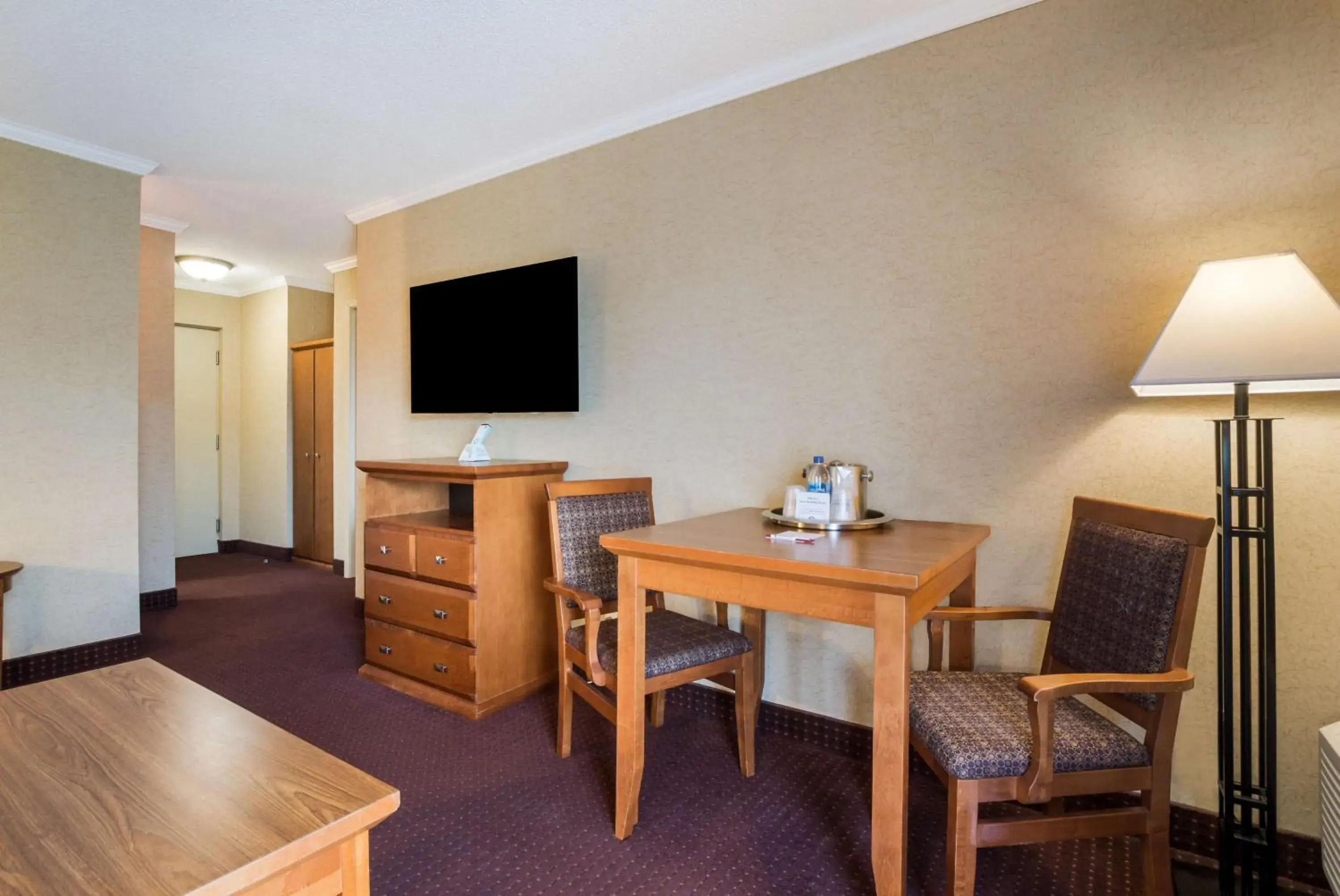 Photo of the whole room, TV/Entertainment Center in Best Western Plus NorWester Hotel & Conference Centre