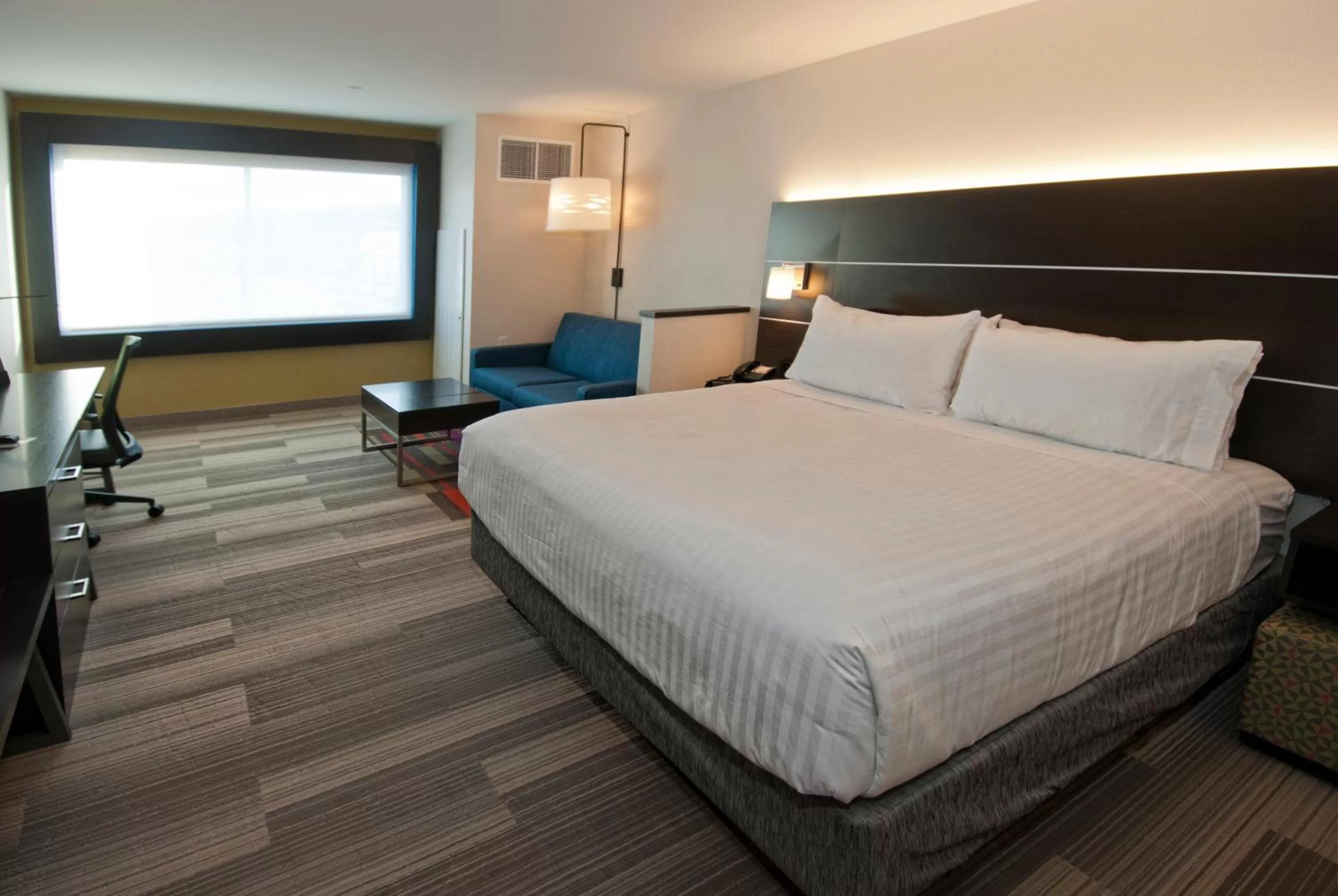 Photo of the whole room, Bed in Holiday Inn Express & Suites Johnstown by IHG