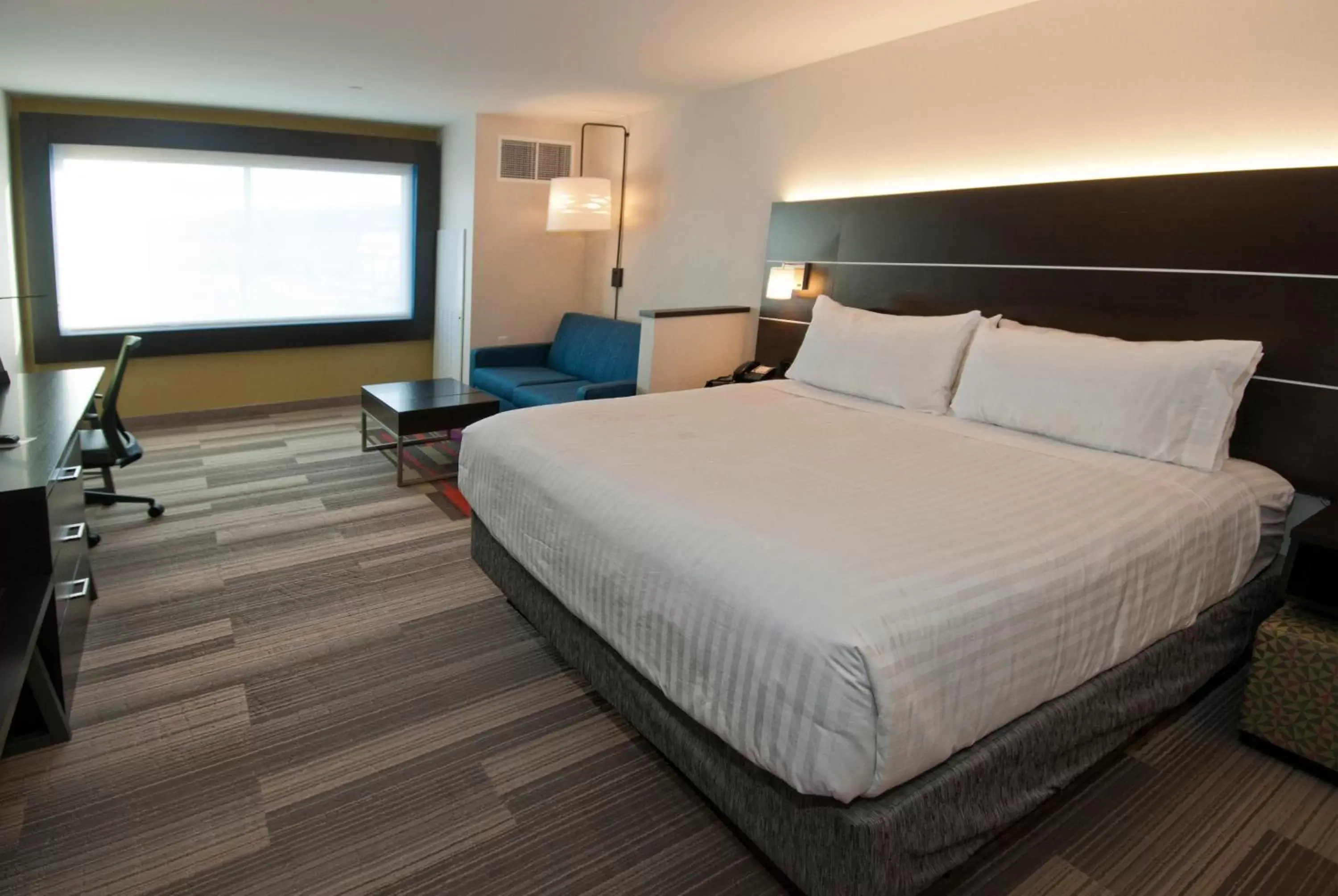 Photo of the whole room, Bed in Holiday Inn Express & Suites Johnstown, an IHG Hotel