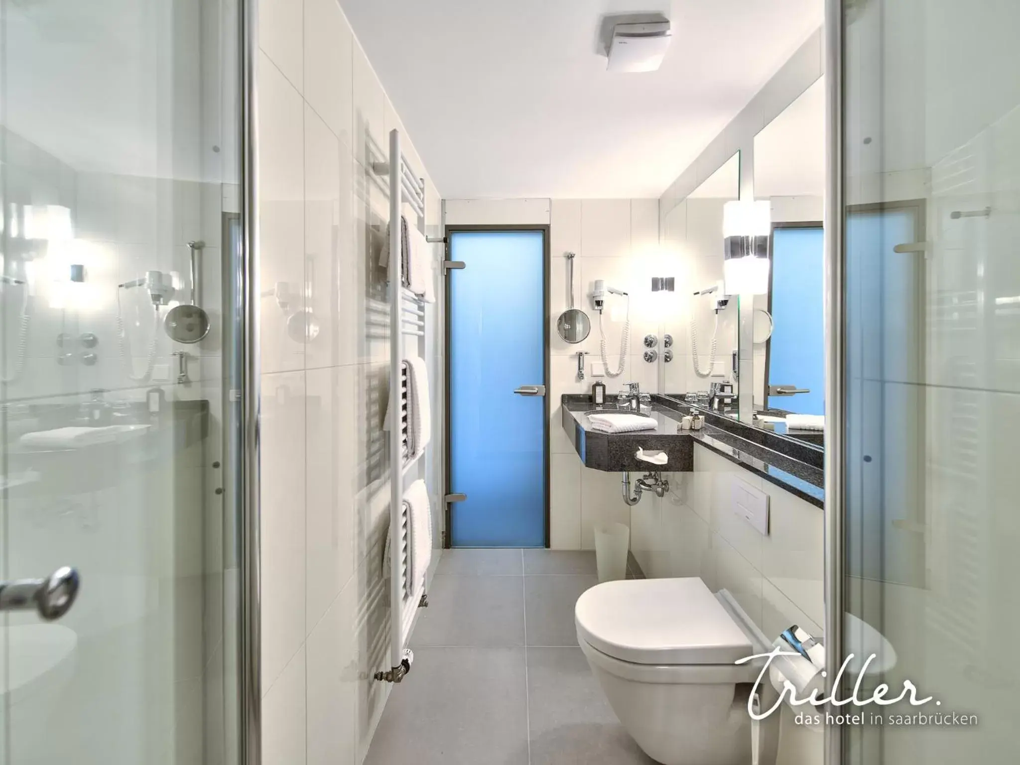 Bathroom in Hotel Am Triller - Hotel & Serviced Apartments