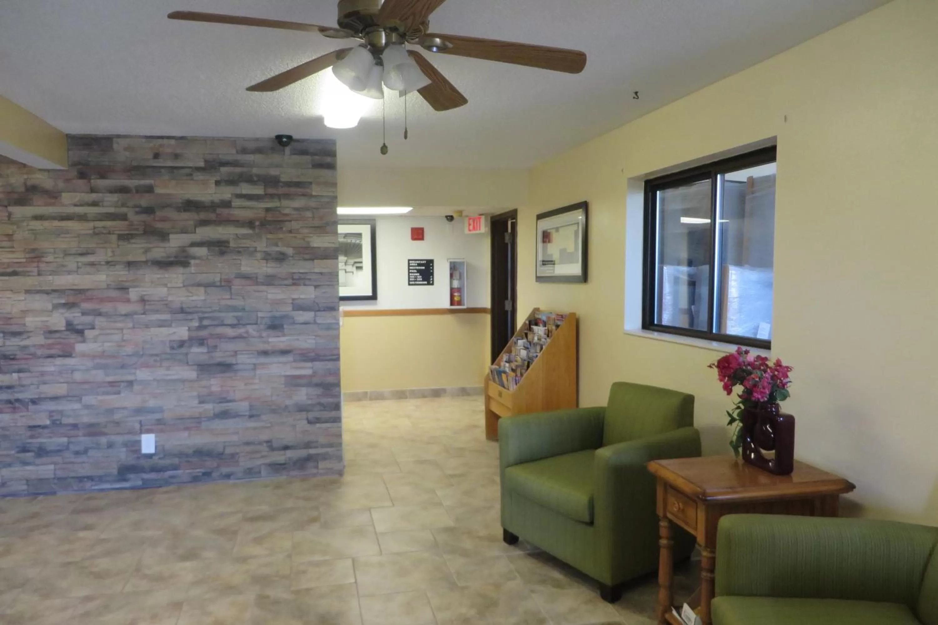 Lobby or reception in Super 8 by Wyndham Grinnell IA