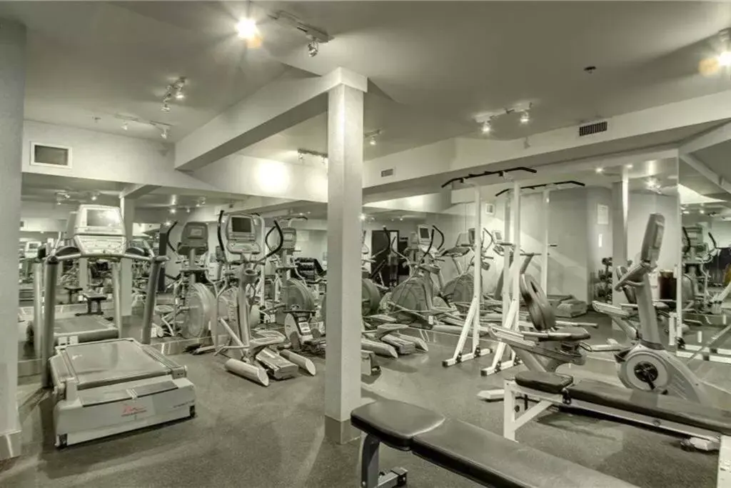 Fitness centre/facilities, Fitness Center/Facilities in Mountain Retreat, Pool & Hot Tub, BBQ, Patio, King Bed, Sleeps 6!