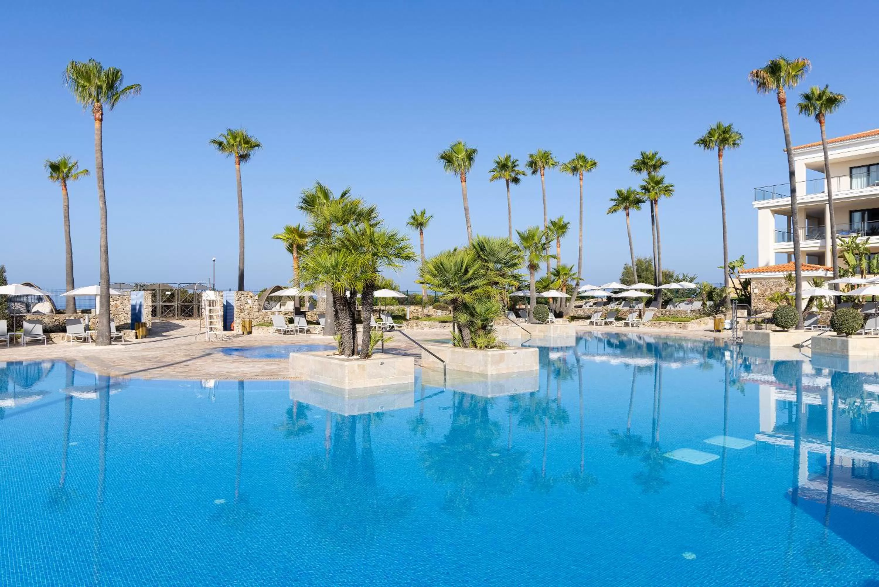 Property building in Hipotels Barrosa Palace & Spa