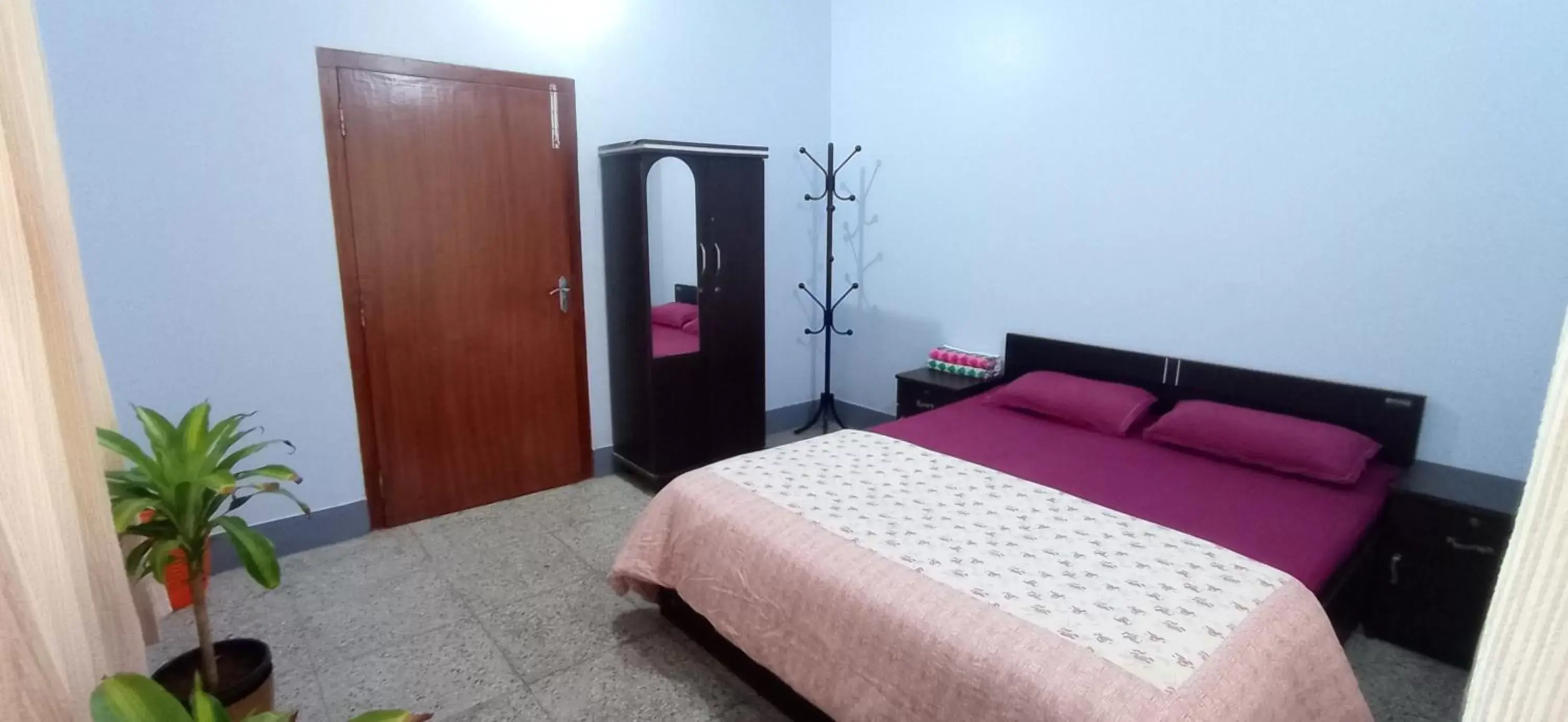 Budget Double Room - single occupancy in Perch by the sea Budget Double Room - single occupancy in Perch by the sea