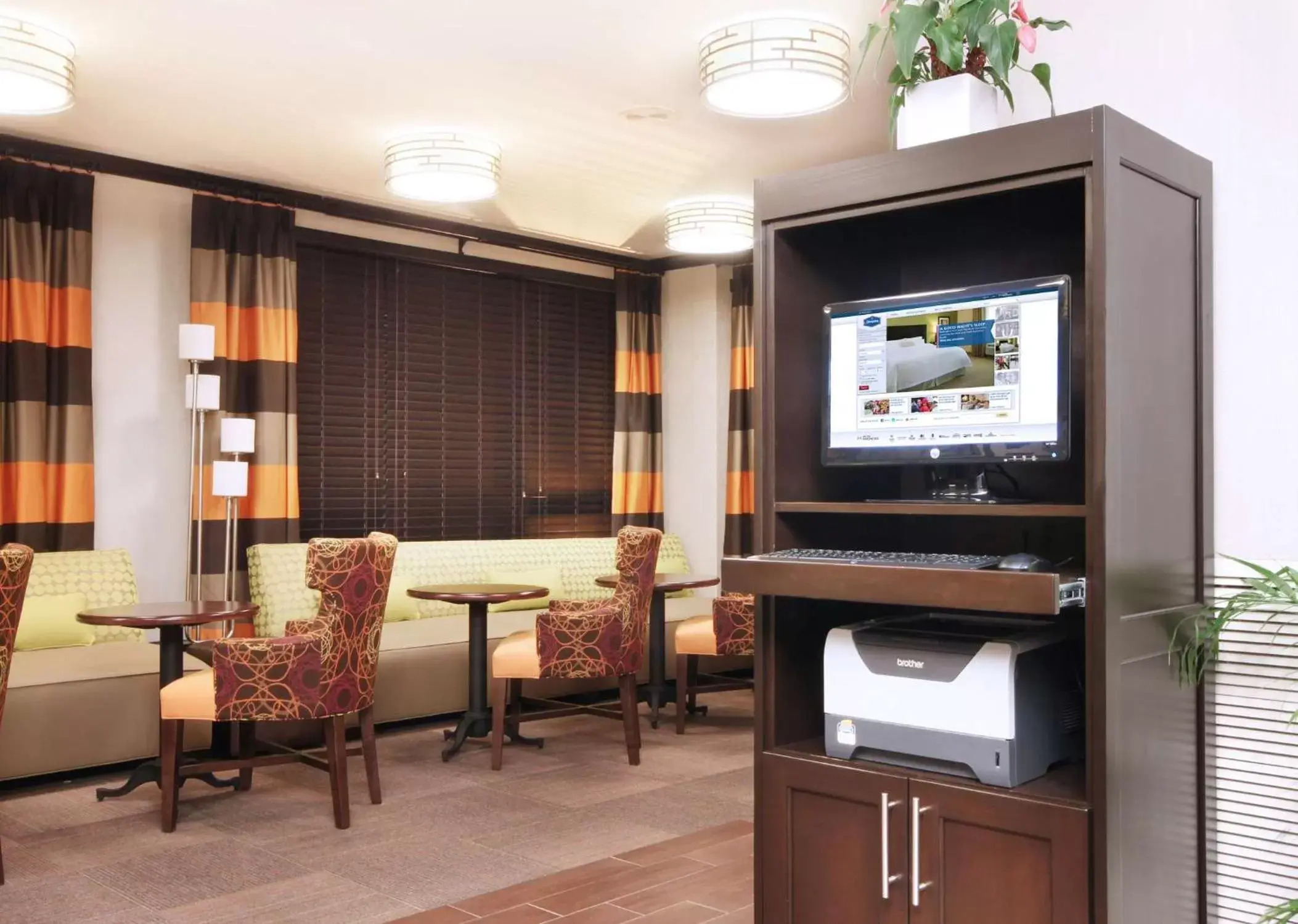 Business facilities, TV/Entertainment Center in Hampton Inn Overland Park