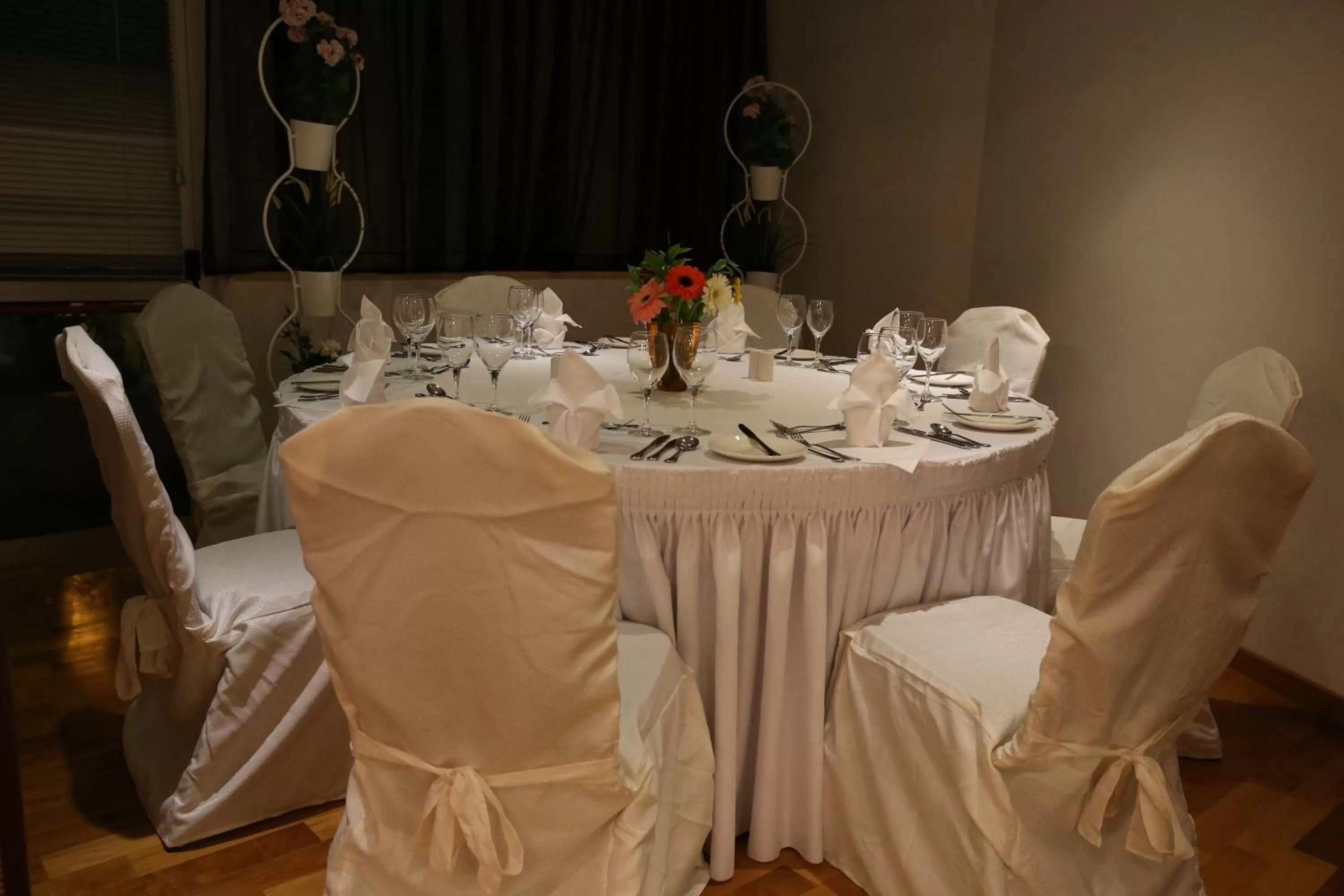 Restaurant/places to eat in Altius Boutique Hotel