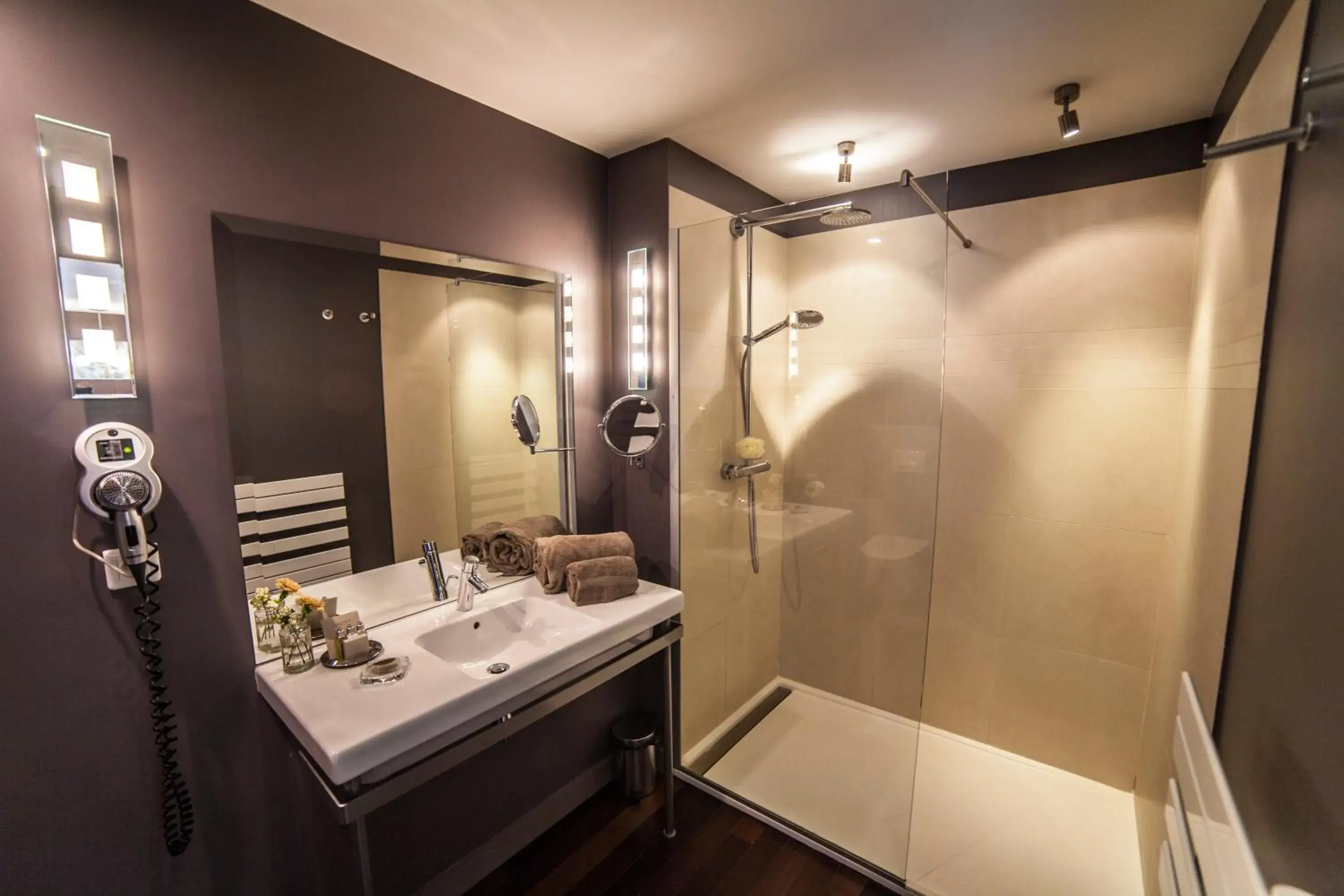 Shower, Bathroom in Best Western Plus Up Hotel & Bar