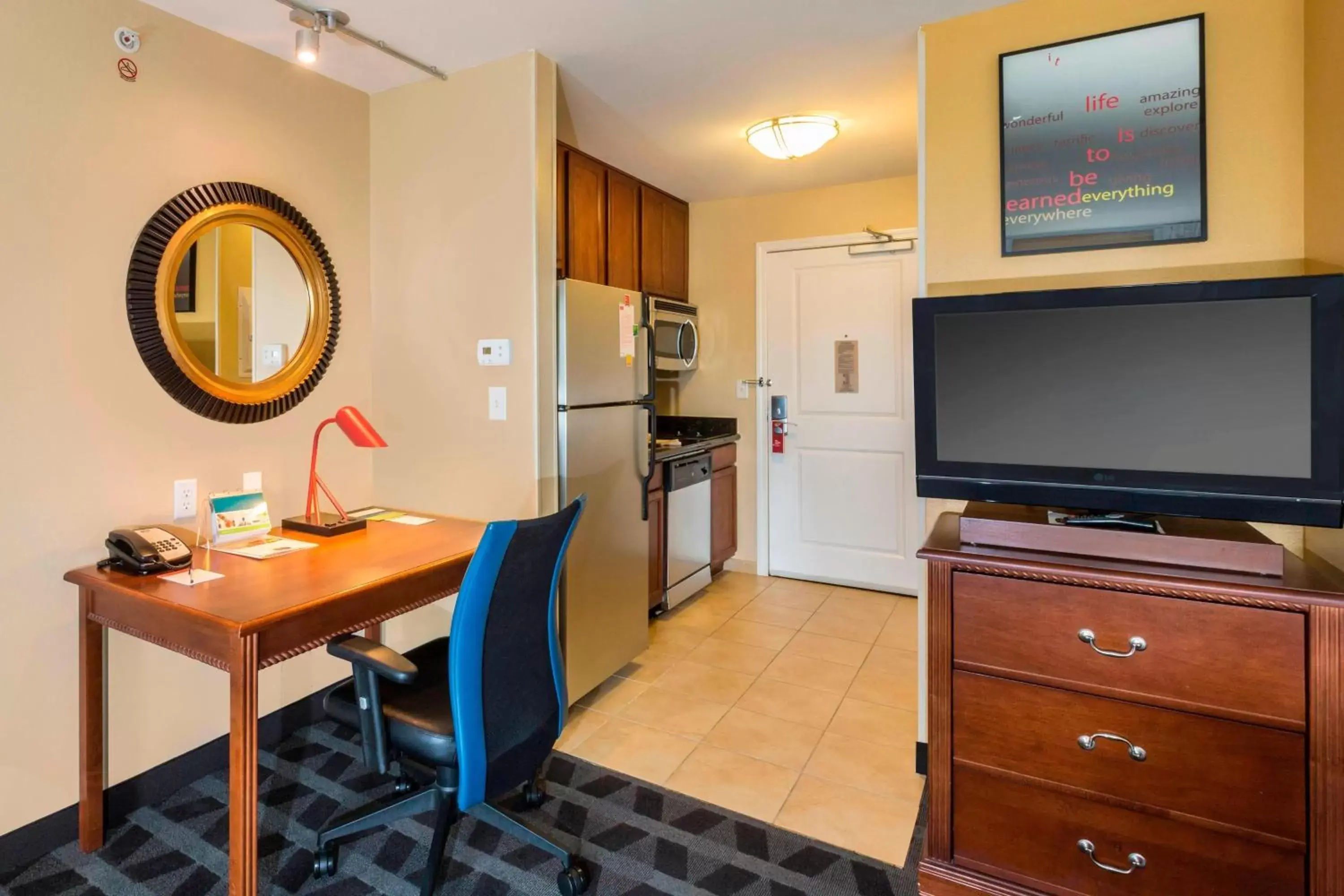 Bedroom, TV/Entertainment Center in TownePlace Suites Houston North/Shenandoah
