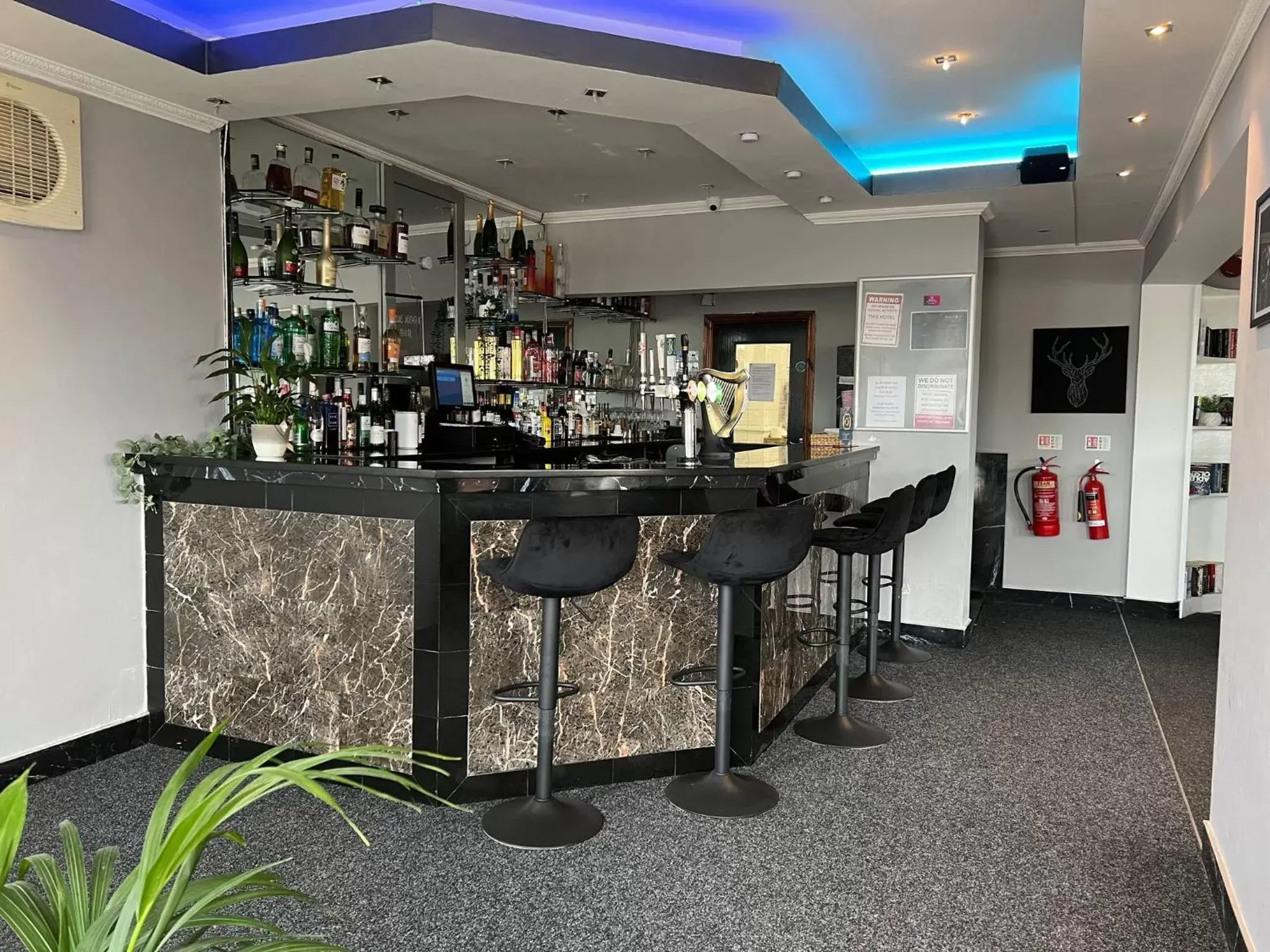 Lounge or bar in OYO Shilton Inn
