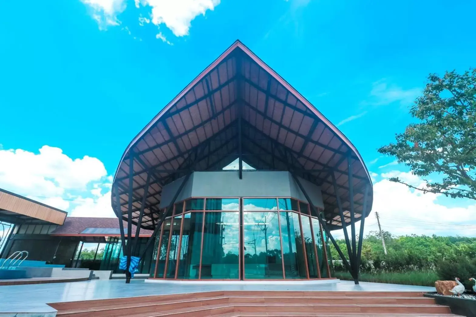 Swimming pool, Property Building in Ps Sriphu Hotel