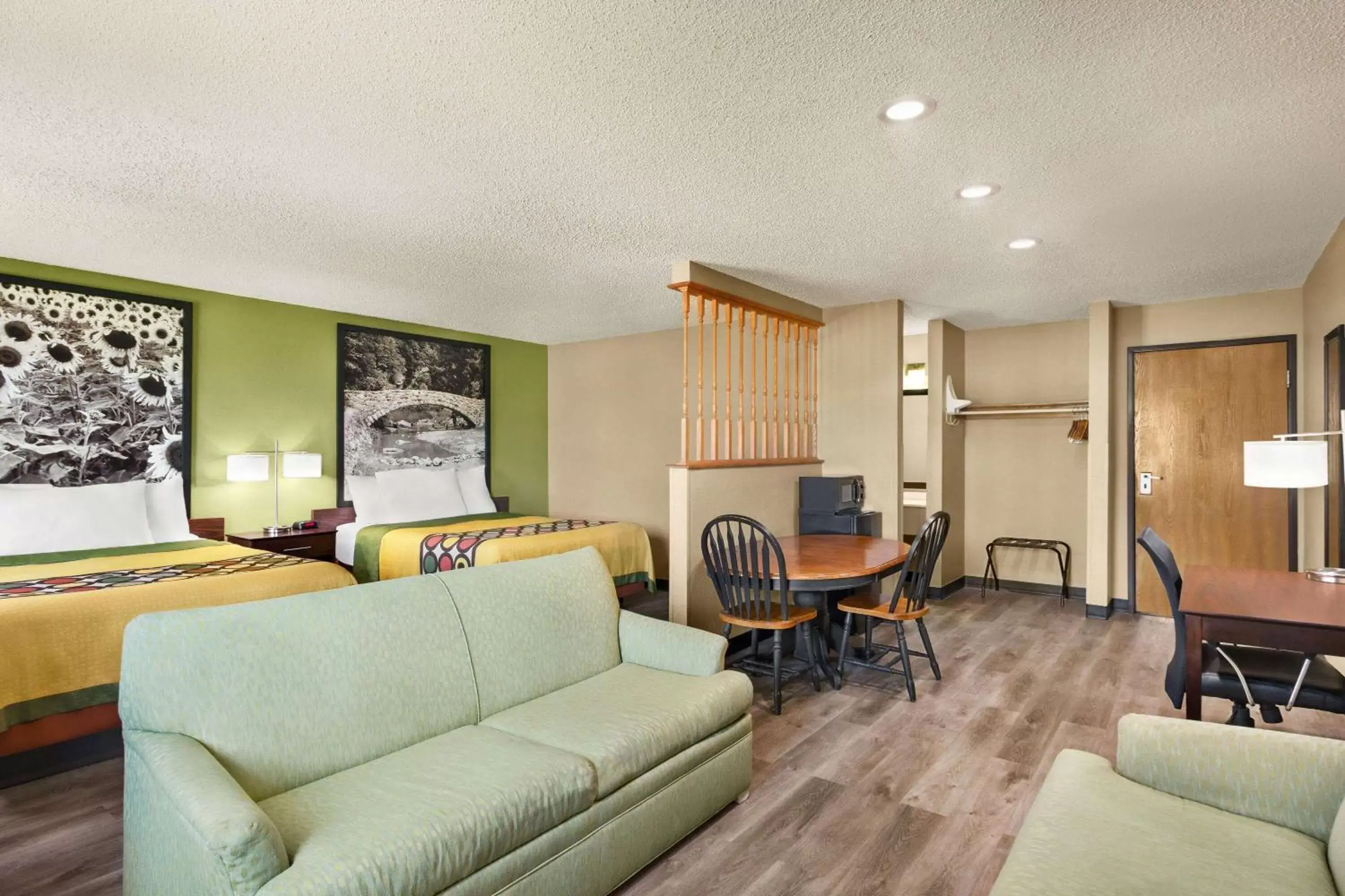 Photo of the whole room, Seating Area in Super 8 by Wyndham Ankeny/Des Moines Area
