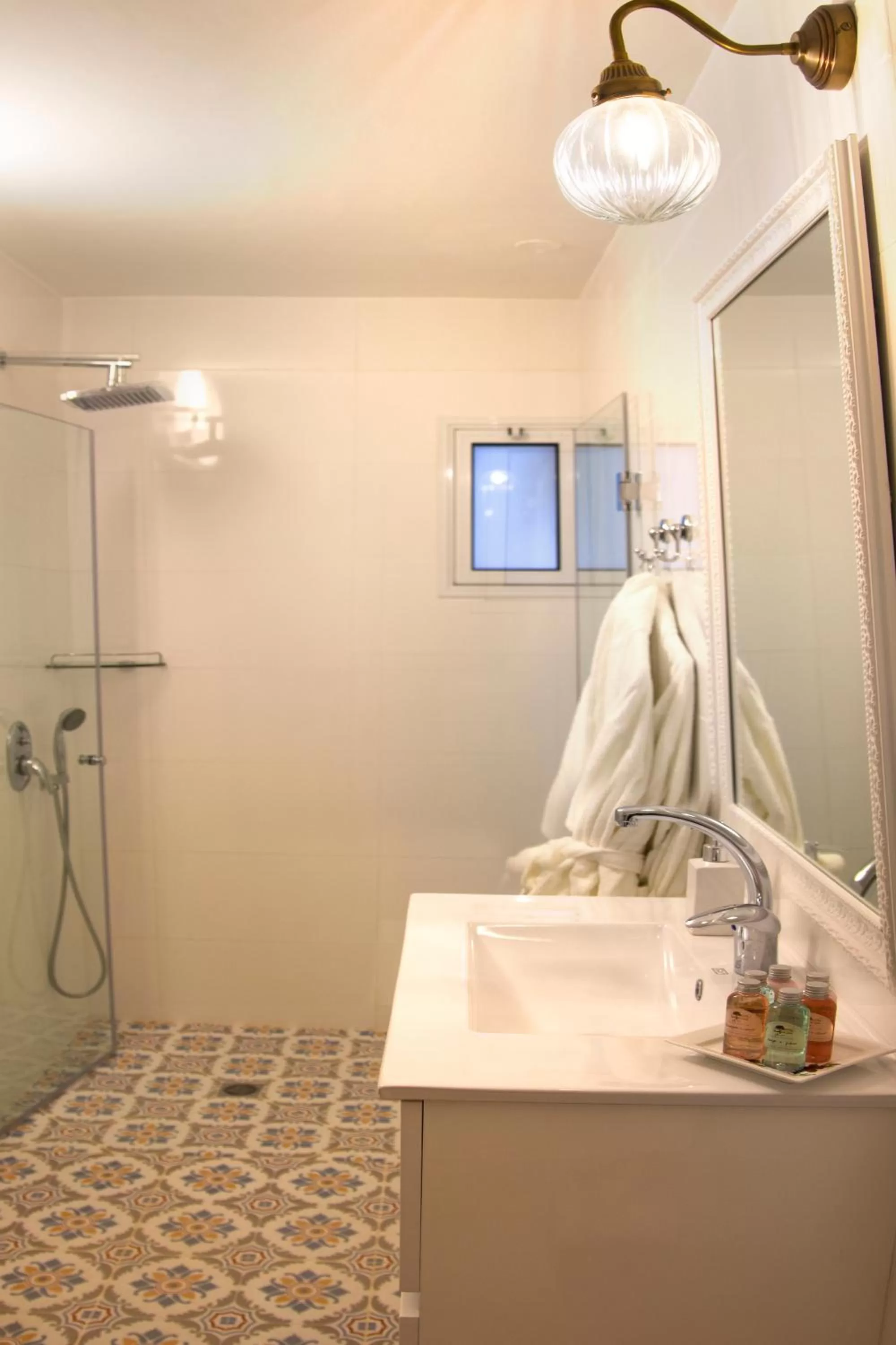 Shower in Beit Shalom Historical boutique Hotel