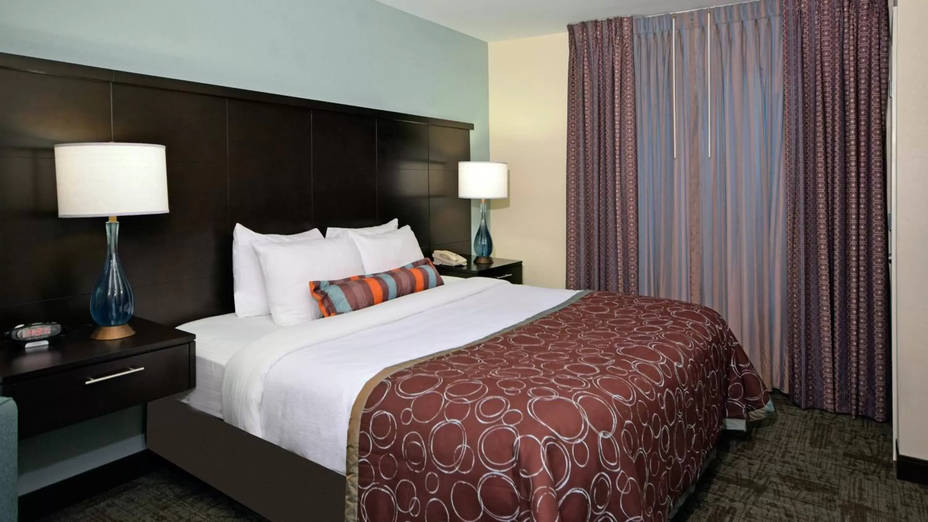 Photo of the whole room, Bed in Staybridge Suites - Cincinnati North, an IHG Hotel