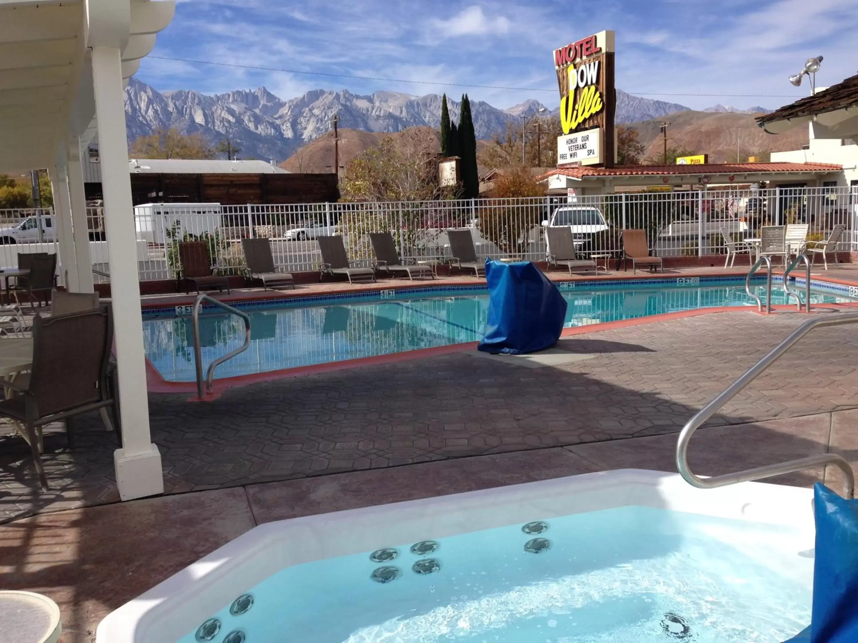 Swimming Pool in Dow Villa Motel