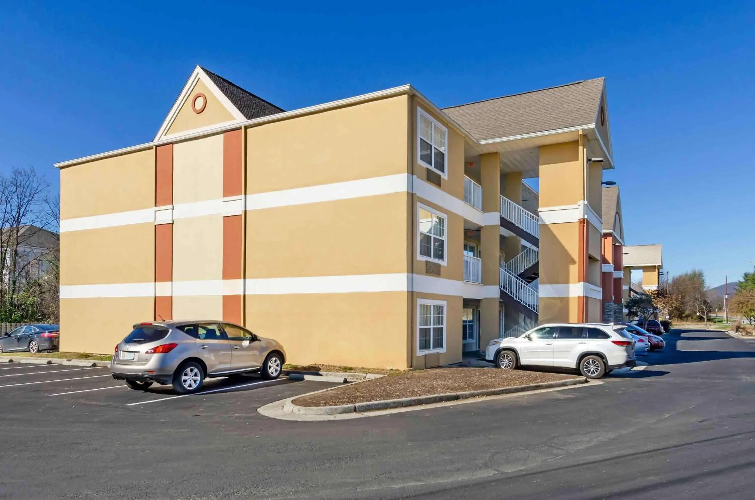 Property building in Extended Stay America Select Suites - Roanoke - Airport Property building in Extended Stay America Select Suites - Roanoke - Airport