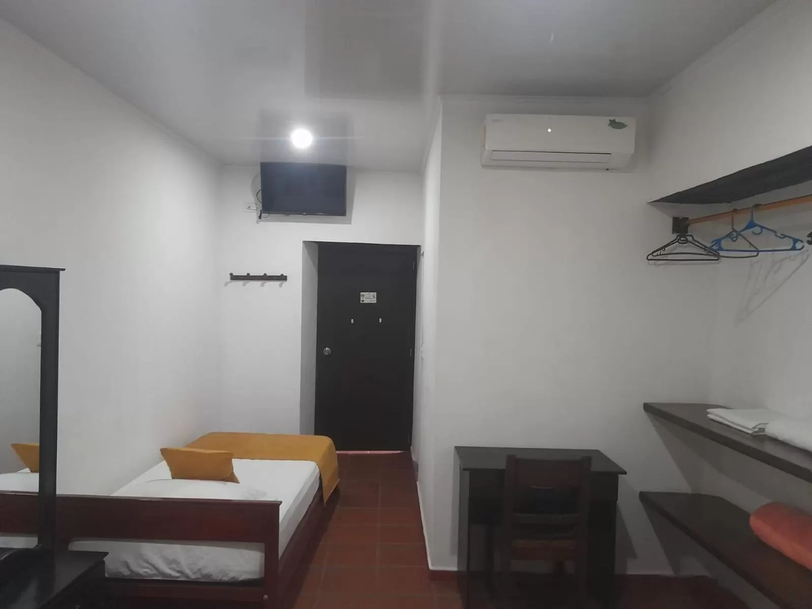 Photo of the whole room, Bed in Hotel Colonial San Felipe