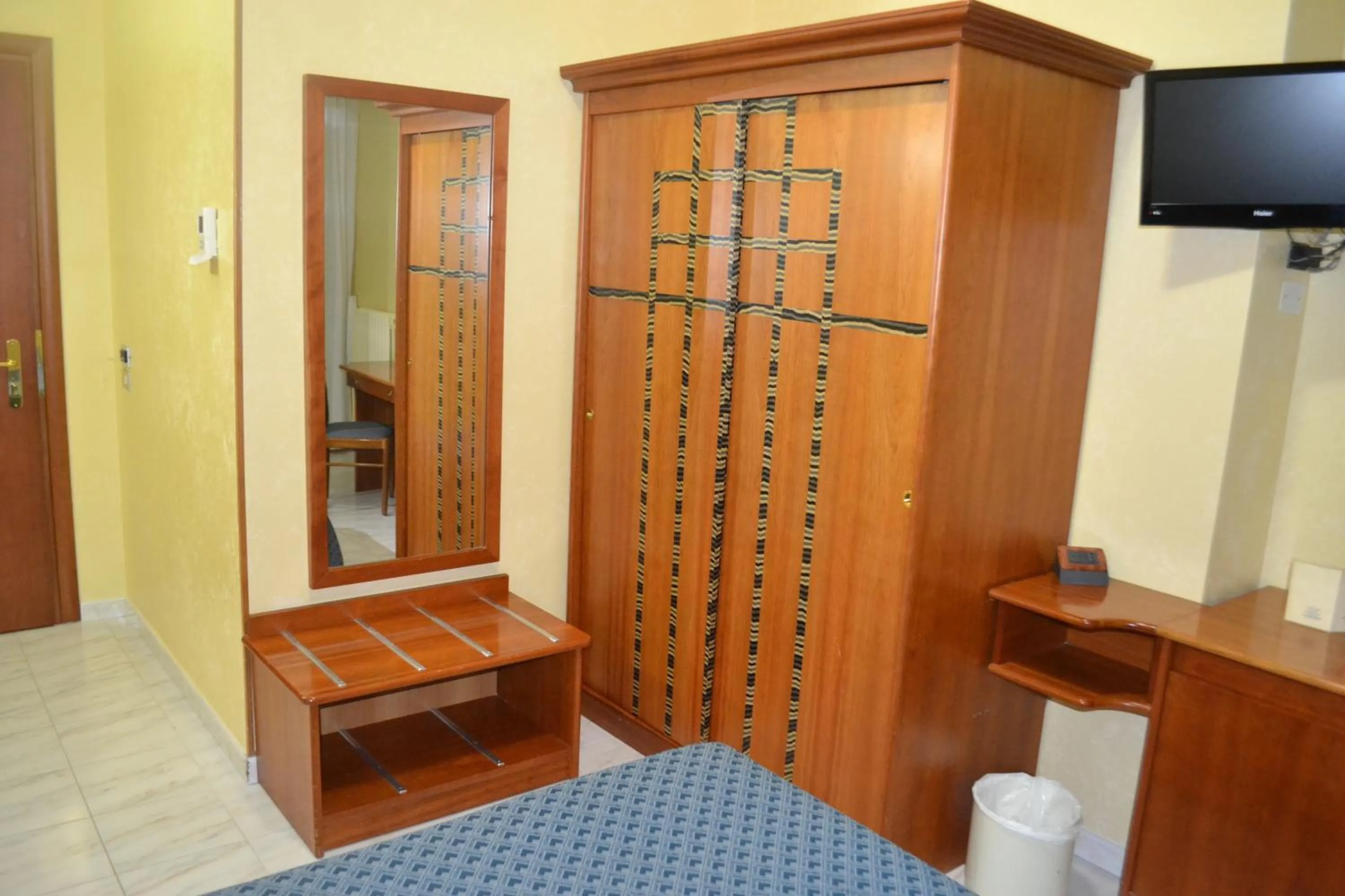 Decorative detail, Bed in La Villa dei Gourmets - Struttura Sanificata