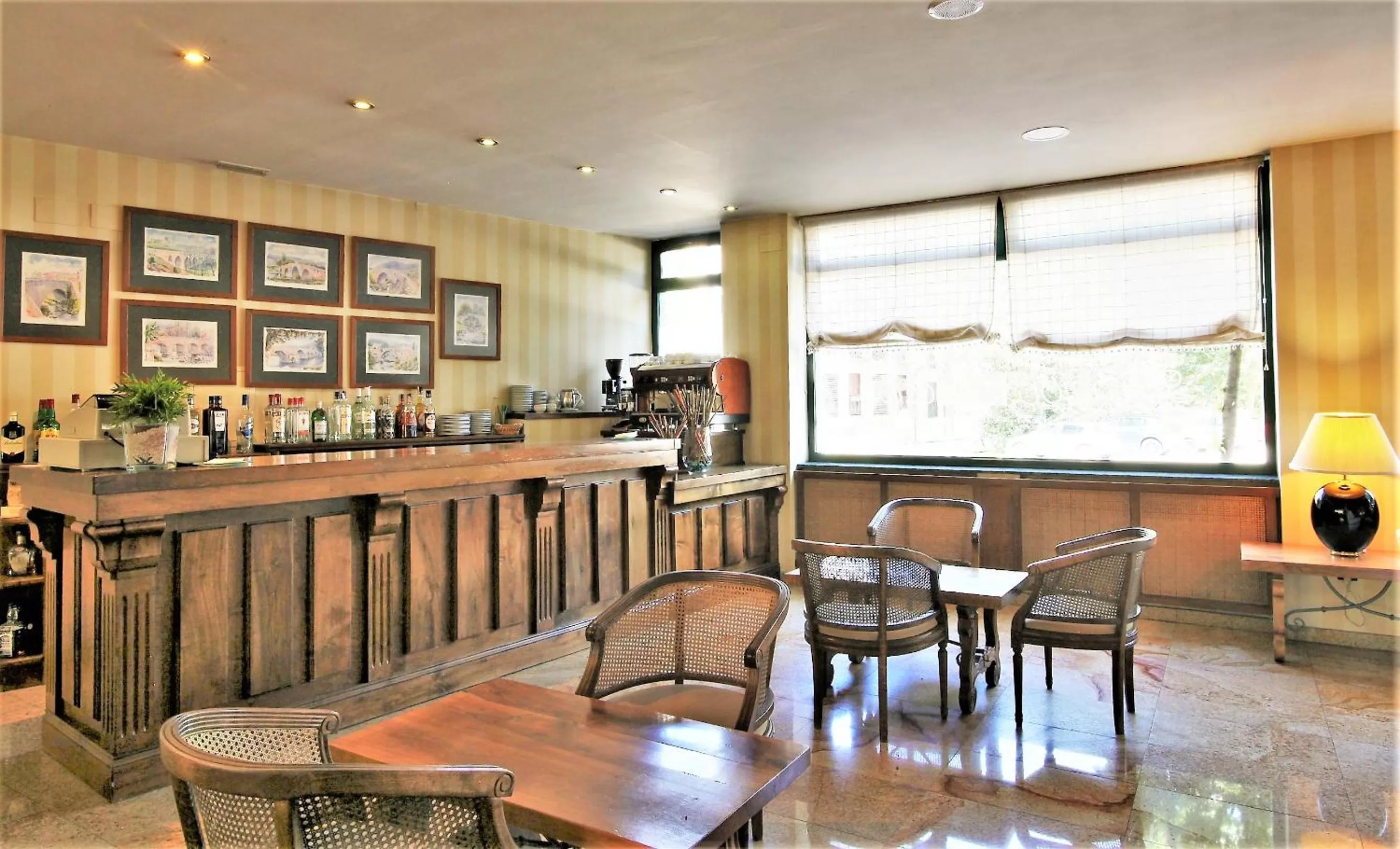 Lounge or bar in Hotel Ele Puente Romano de Salamanca