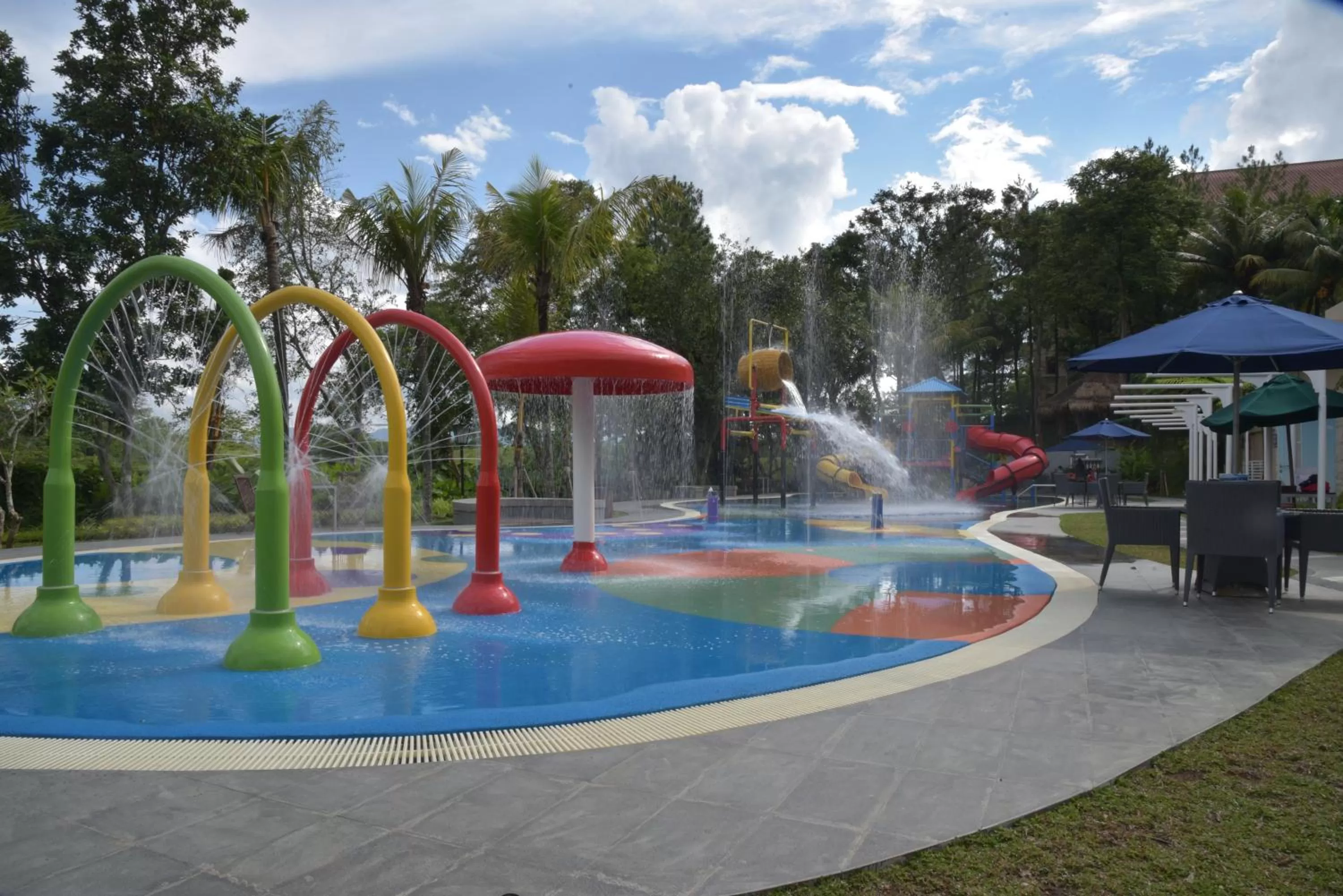 Swimming pool in Mason Pine Hotel Bandung
