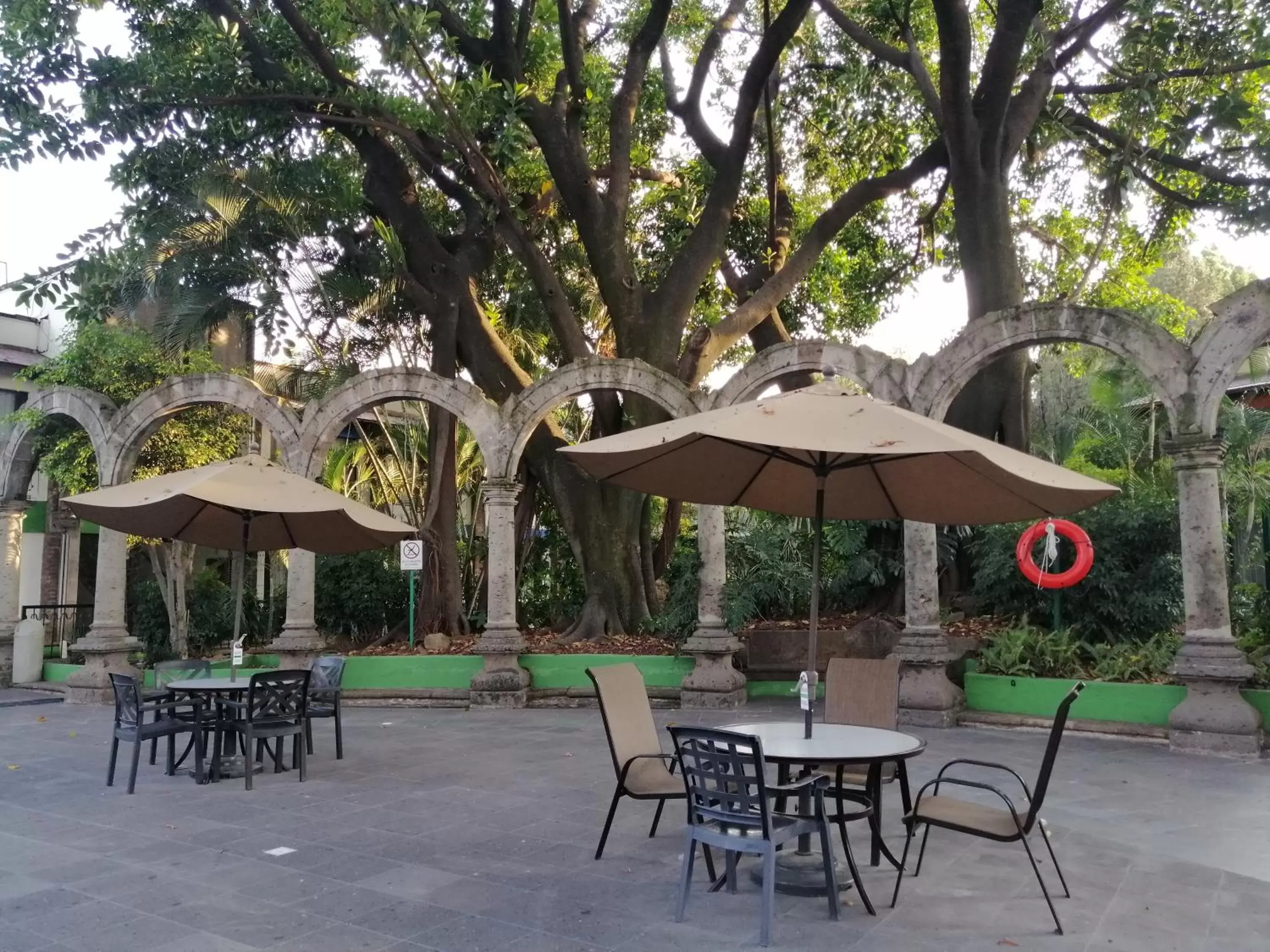 Swimming pool, Restaurant/Places to Eat in Holiday Inn Guadalajara Expo Plaza del Sol, an IHG Hotel