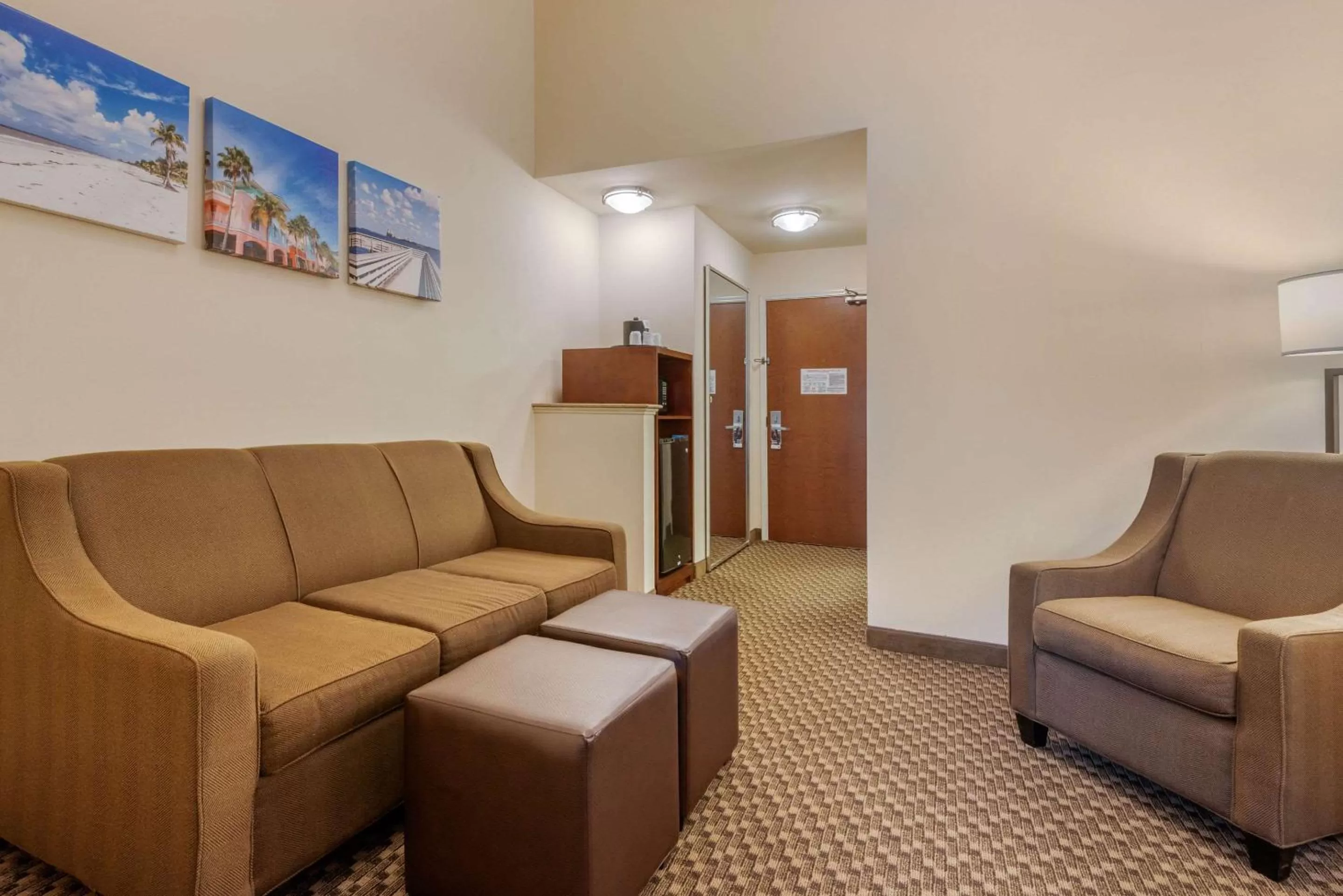 Photo of the whole room in Comfort Inn & Suites Fort Myers Airport