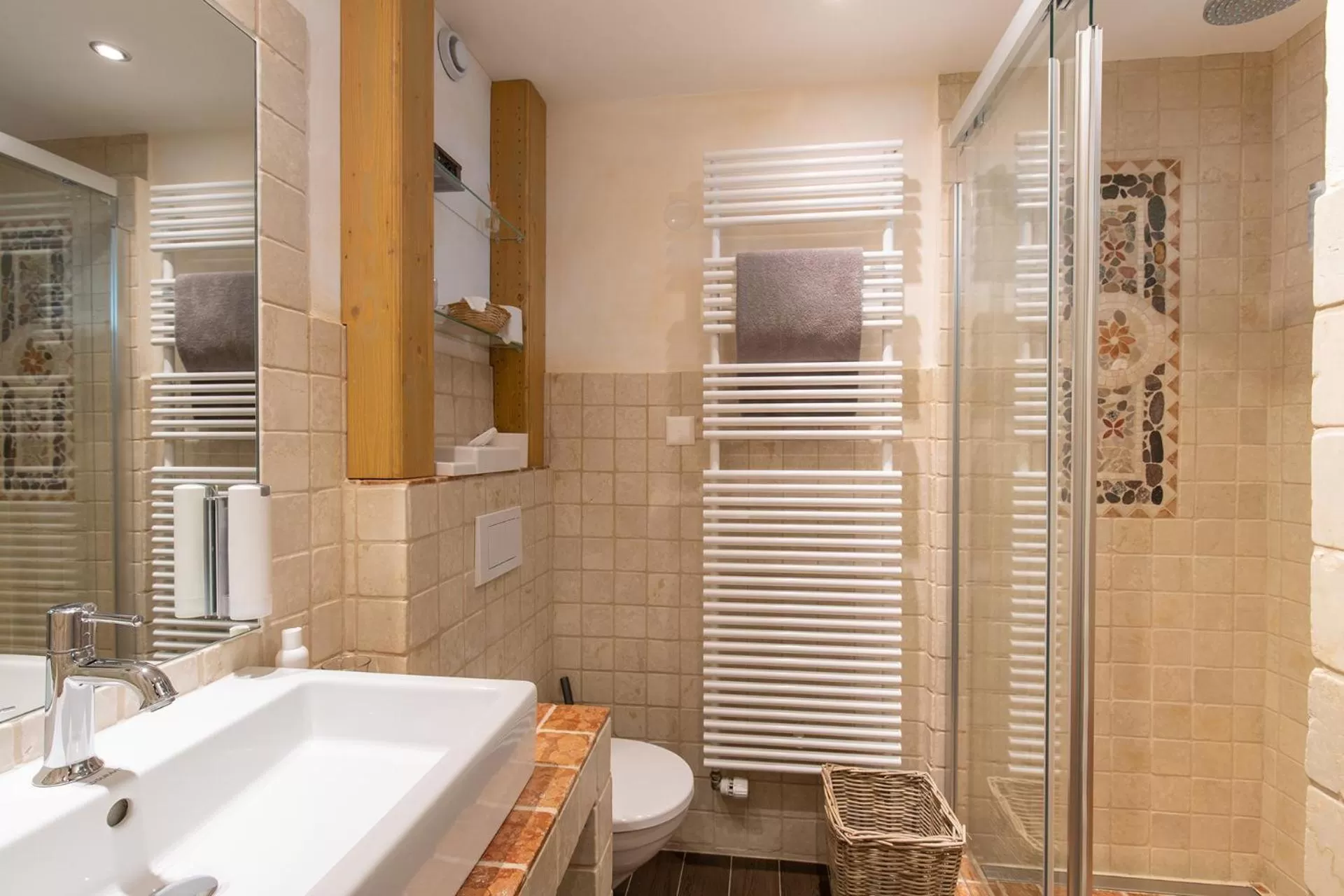 Shower in Hotel Ad'Eldorado