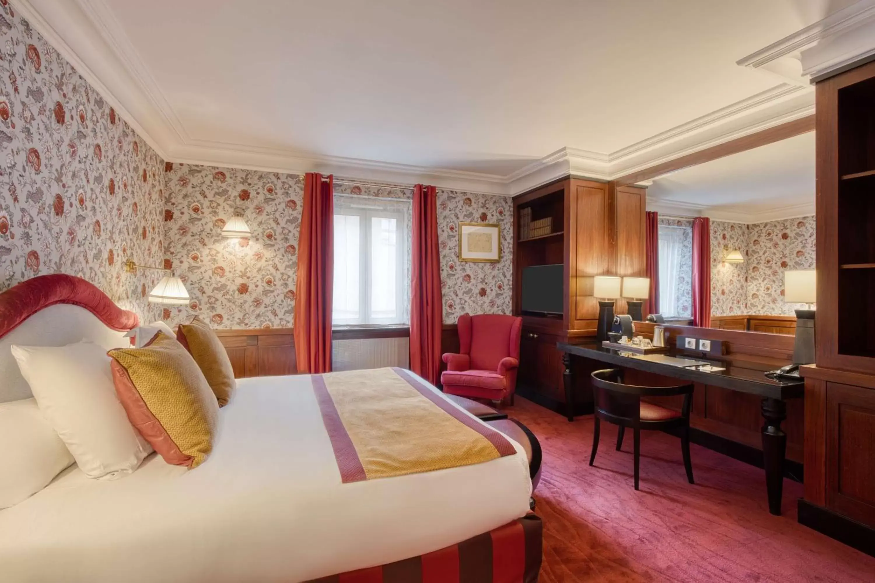 Photo of the whole room, Bed in Grand Hotel de l'Opera - BW Premier Collection Photo of the whole room, Bed in Grand Hotel de l'Opera - BW Premier Collection