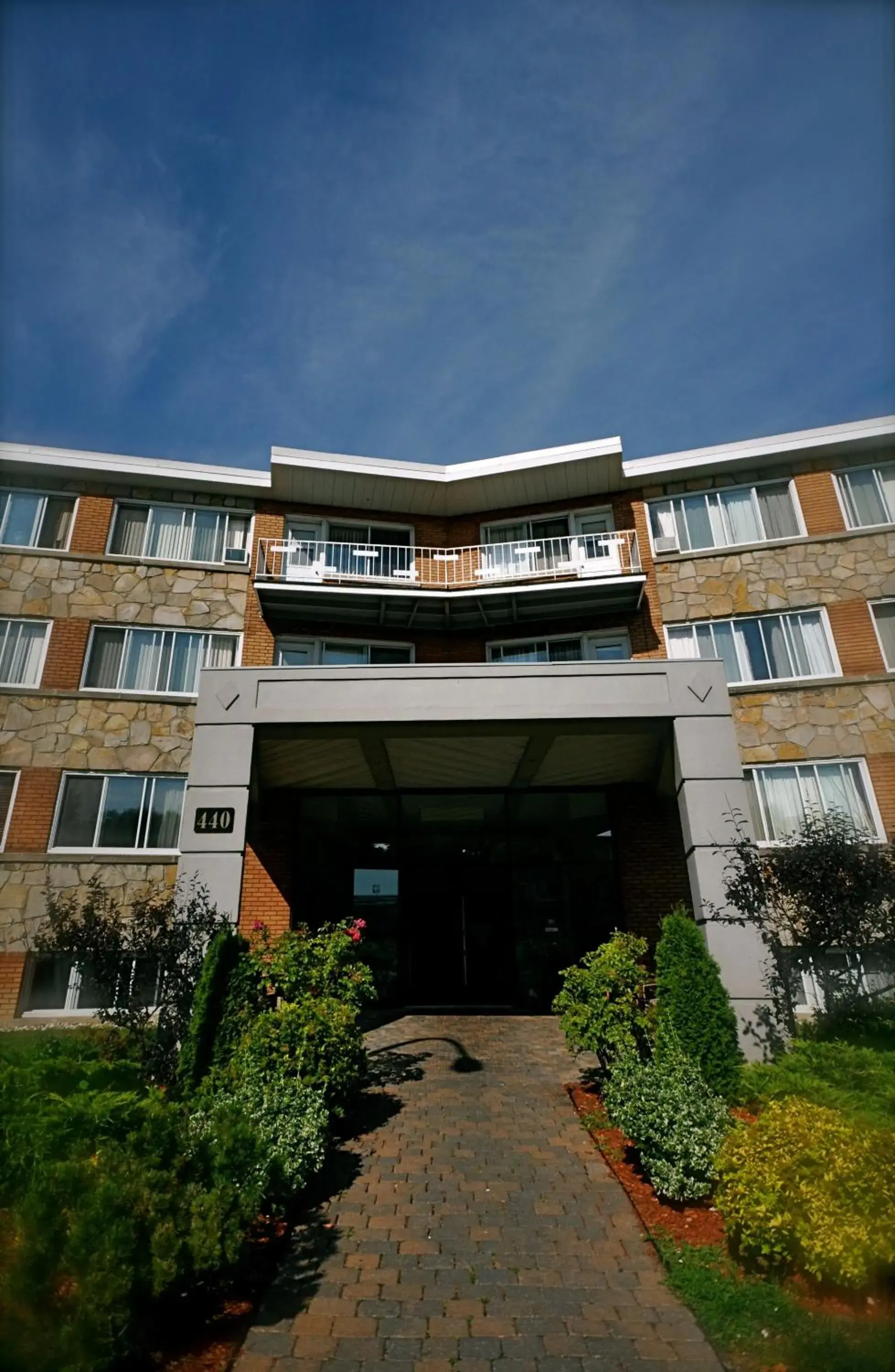 Photo of the whole room, Property Building in Beausejour Hotel Apartments/Hotel Dorval