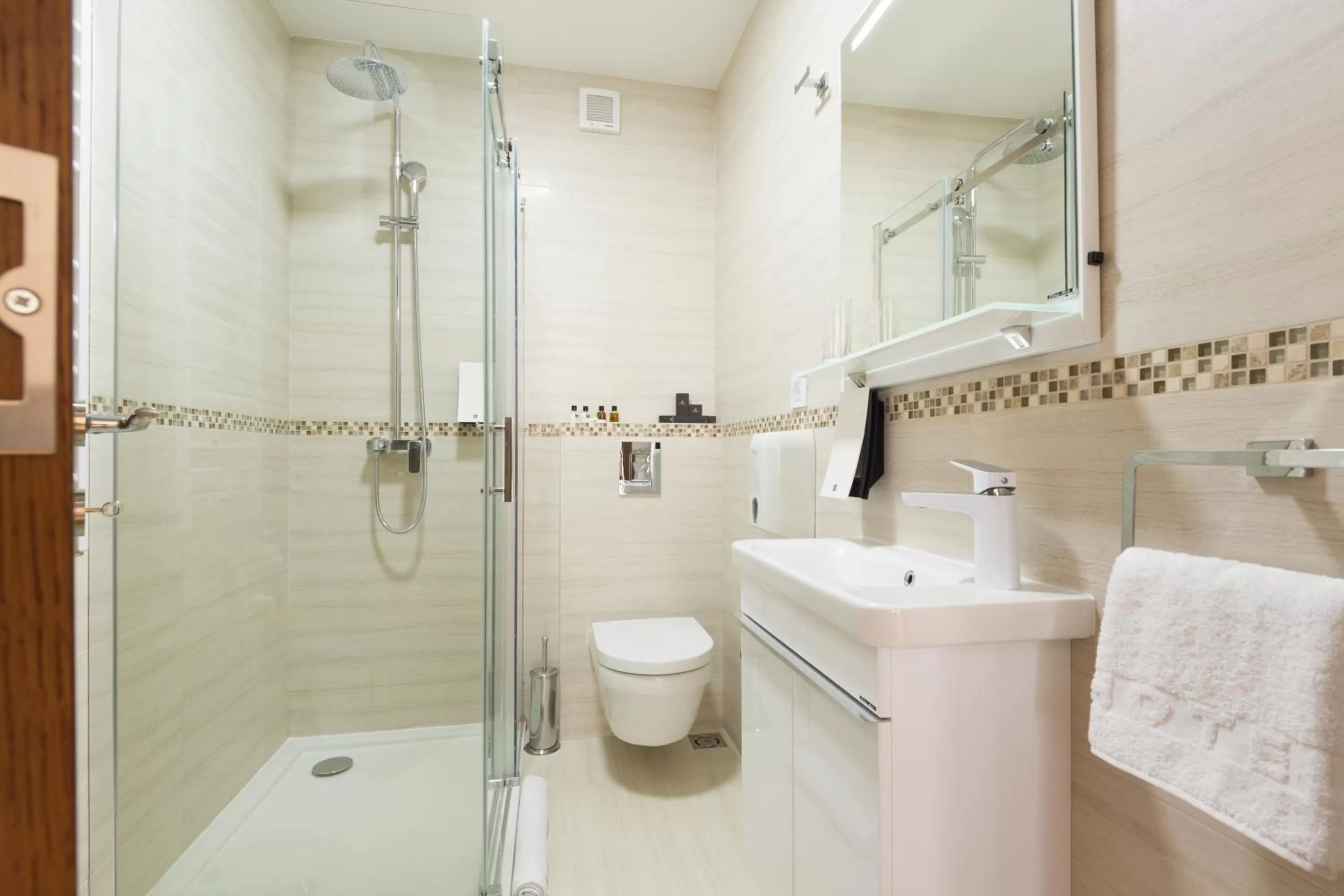 Shower in Prime Hotel Apartmani