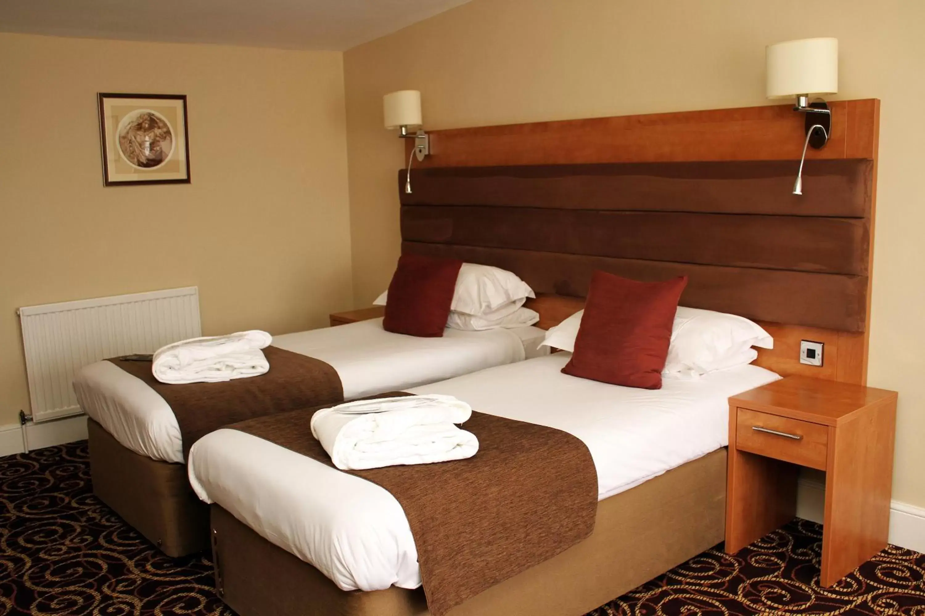 Standard Twin Room in The Legacy Rose & Crown Hotel